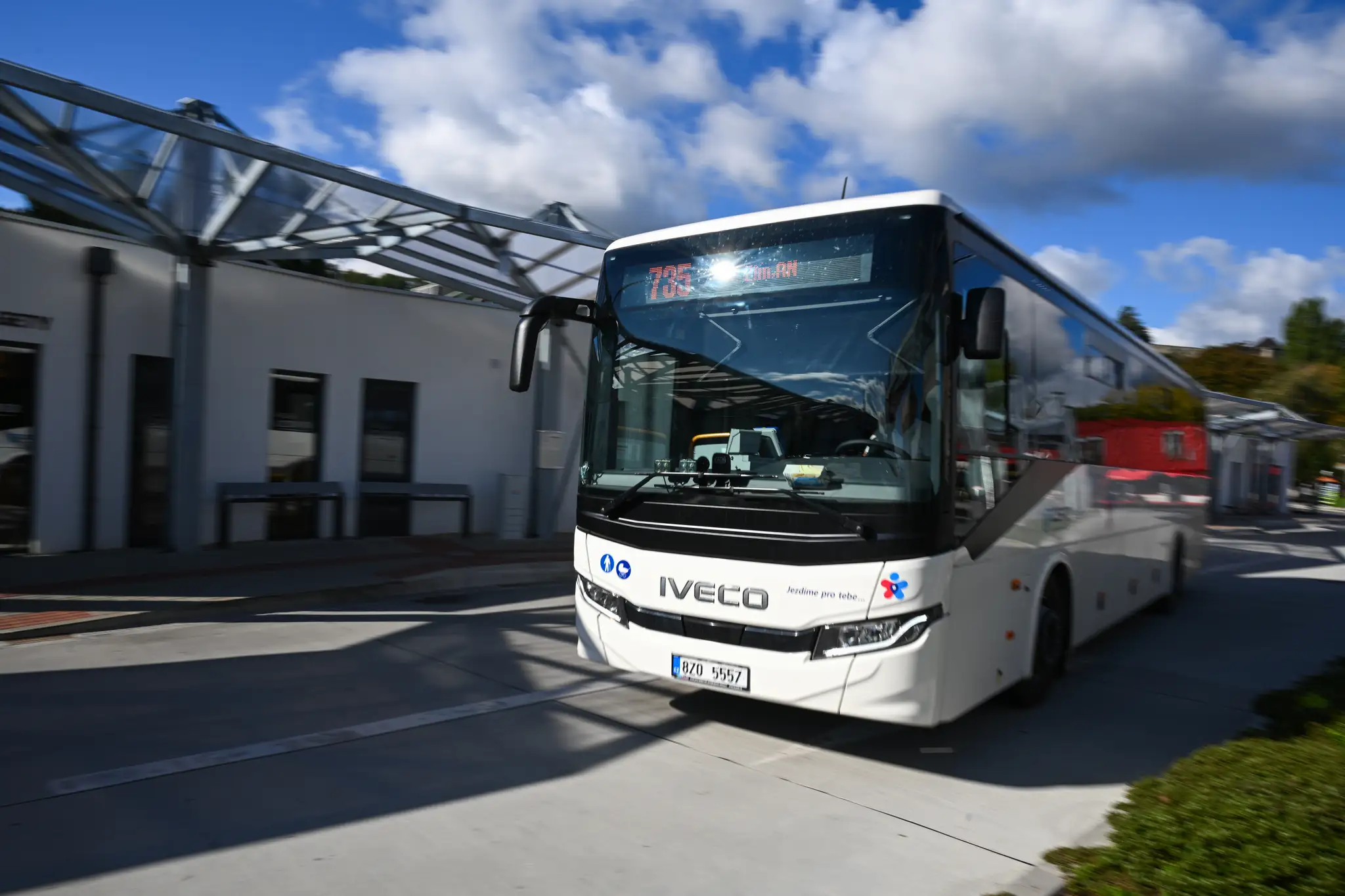 Seniori nad 70 rokov v Trenčianskom kraji môžu využiť ročný lístok SENIORPASS za 10 eur.