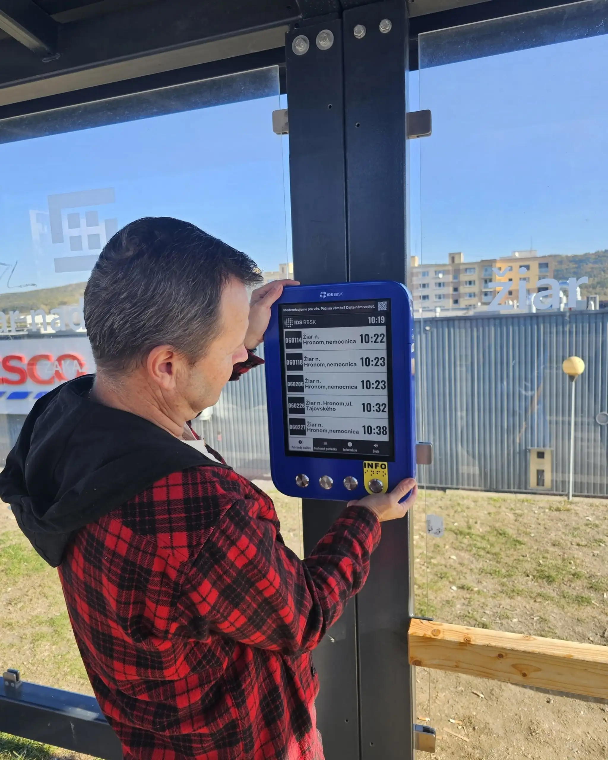 Nové elektronické označníky testujú v Banskobystrickom kraji