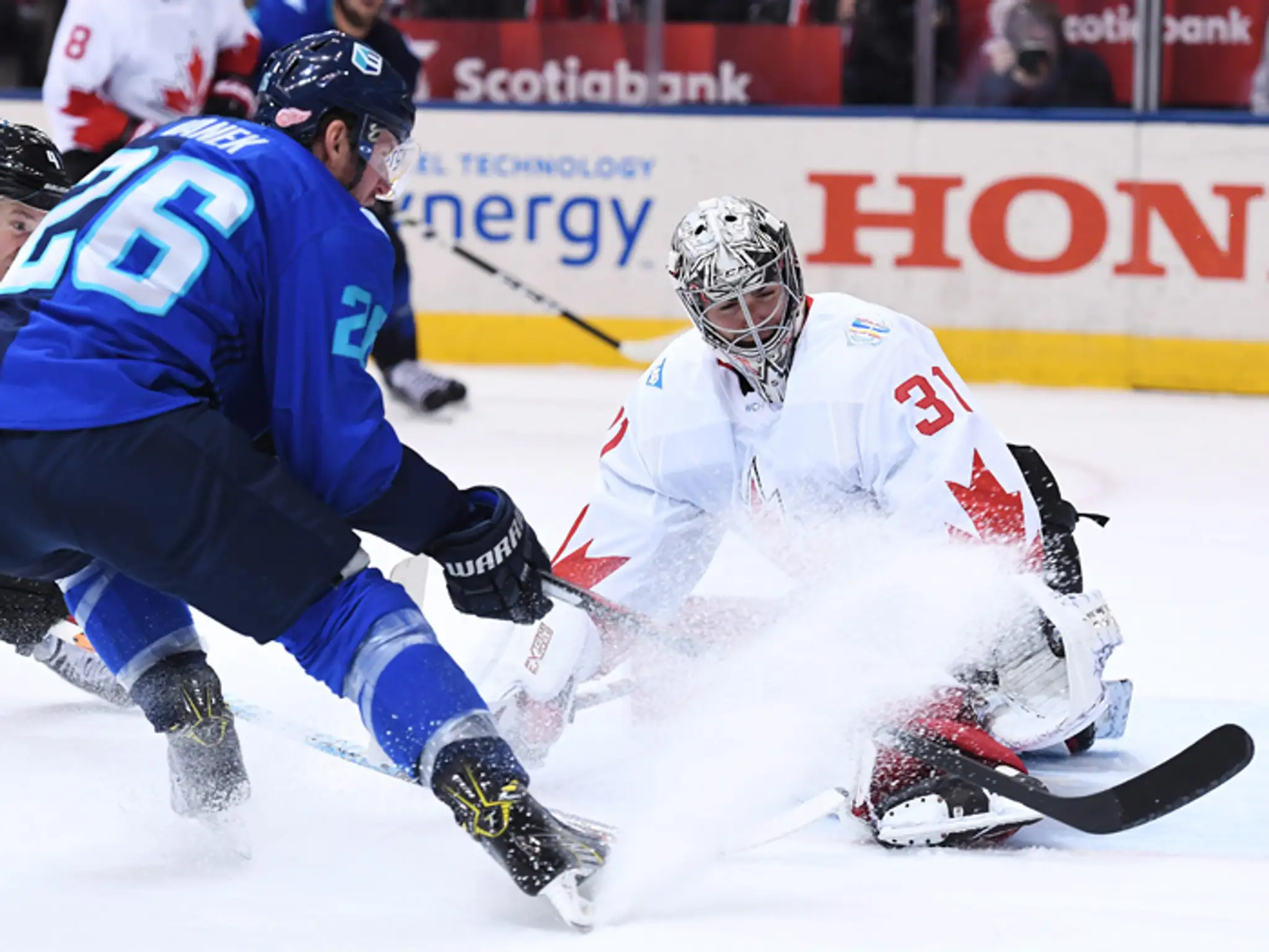 Brankár Kanady Carey Price a Thomas Vanek (Tím Európa)