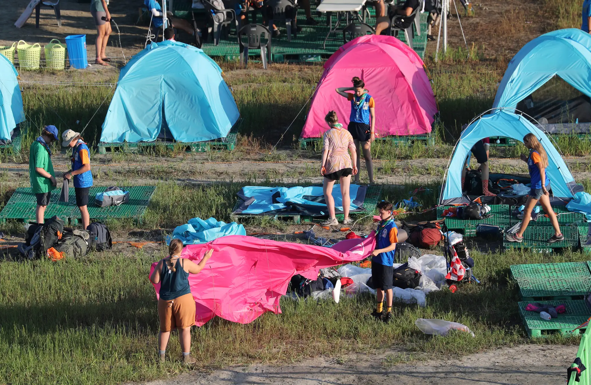 V Južnej Kórei evakuujú desiatky tisíc skautov z pobrežia pred príchodom tropickej búrky Khanun.