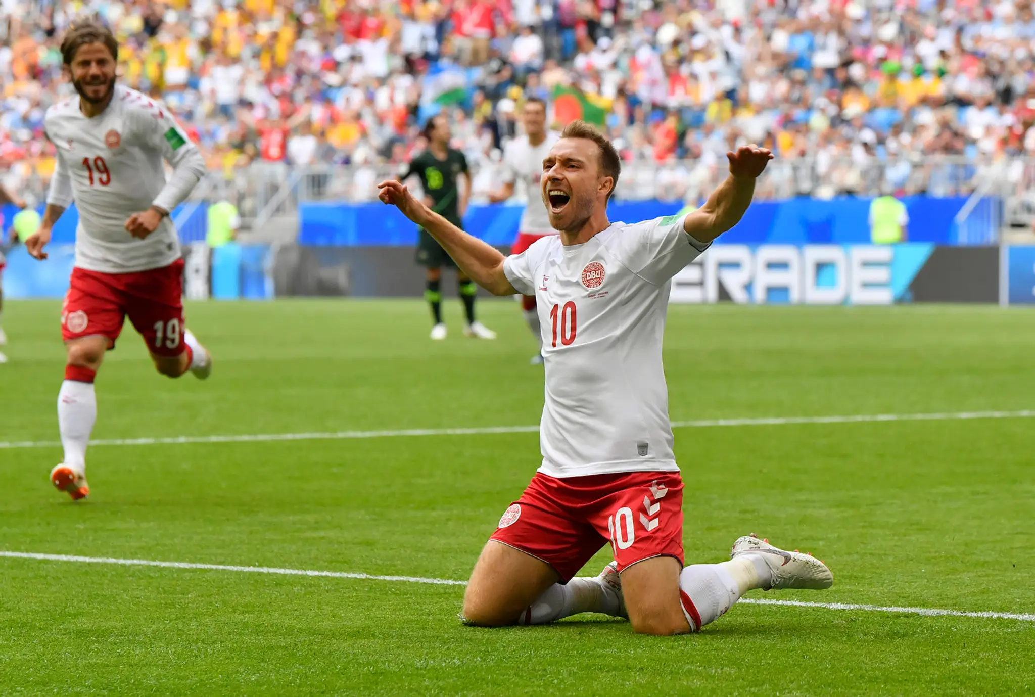Dán Christian Eriksen sa teší po zásahu v zápase na MS 2018 proti Austrálii.
