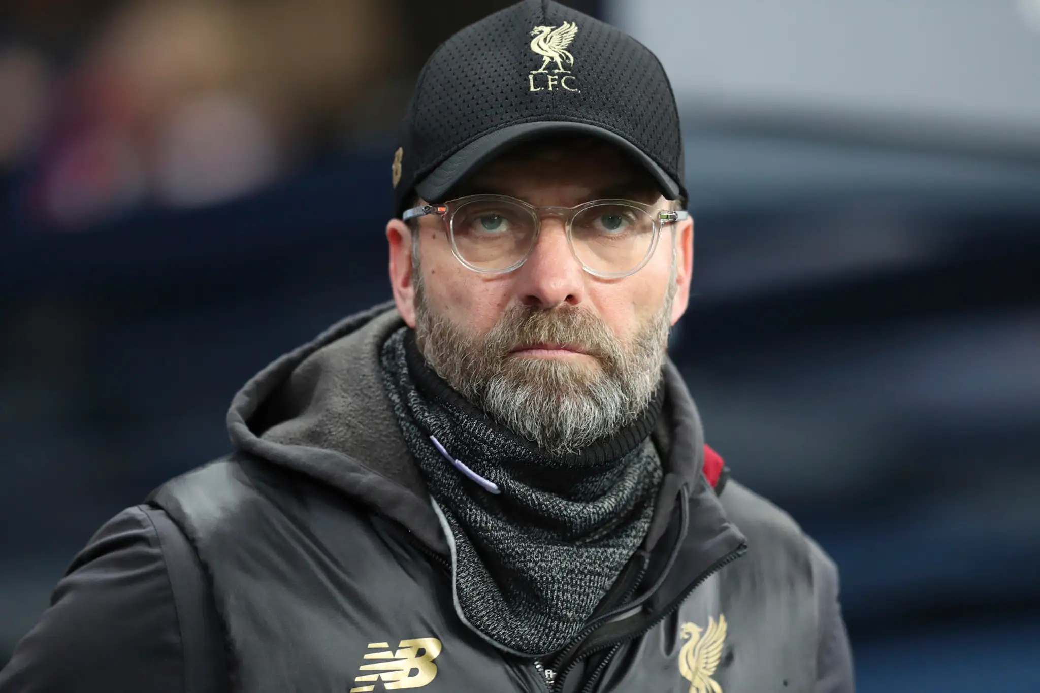 Andrew Robertson z Liverpoolu oslavuje gól na pôde Manchesteru City.