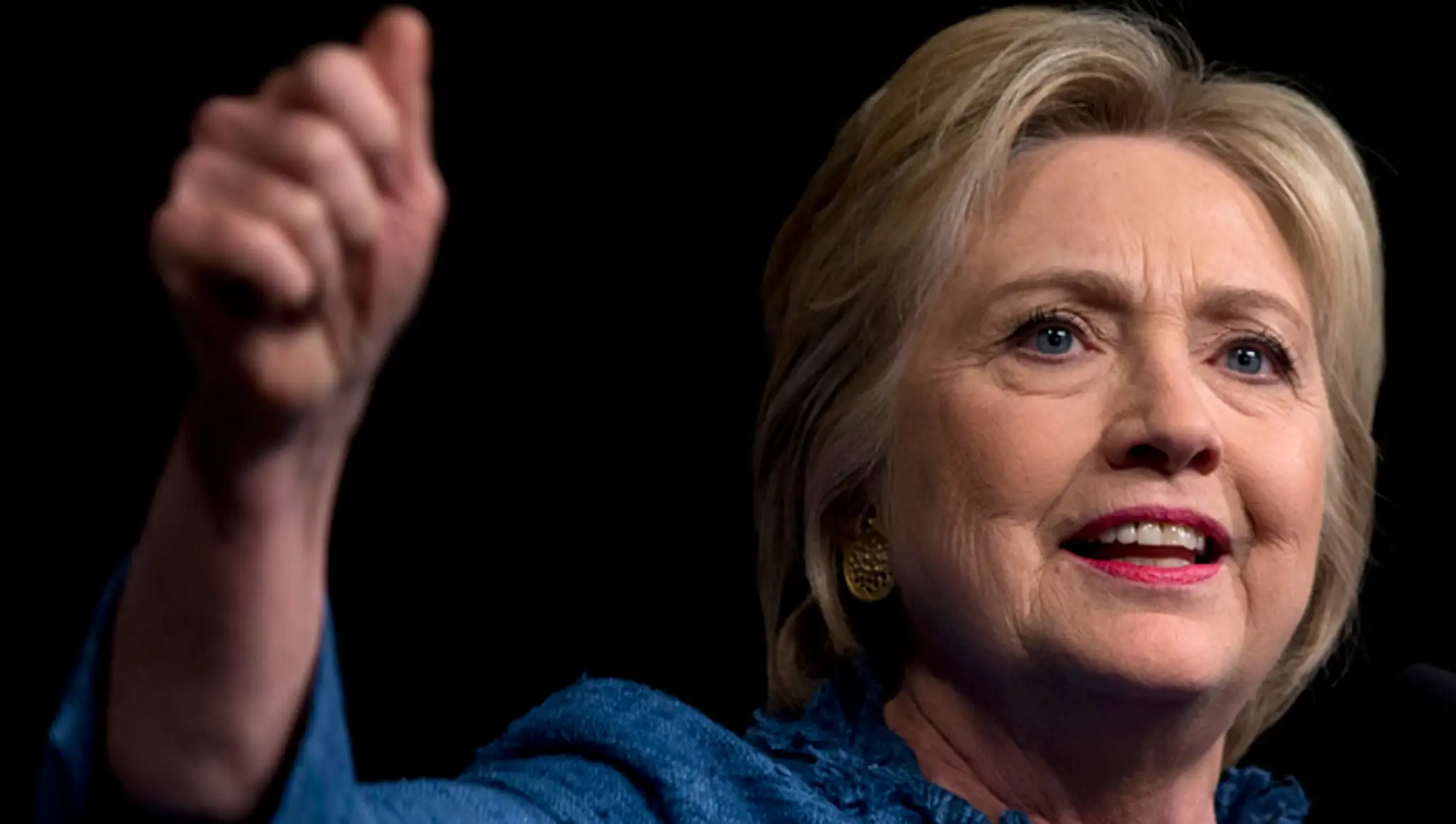 Hillary Clintonová naznačila, že je pripravená na možný súboj o Biely dom s republikánskym favoritom Donaldom Trumpom.