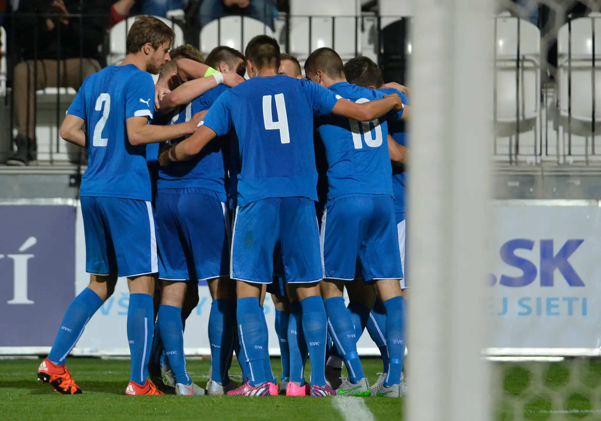 Slováci sa tešia po góle v zápase s Cyprom
