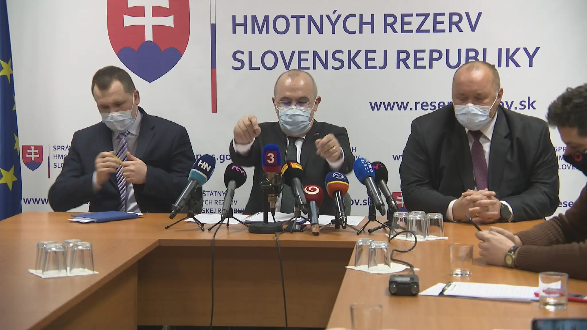 Niekdajšie vedenie Štátnych hmotných rezerv na čele s Kajetánom Kičurom.