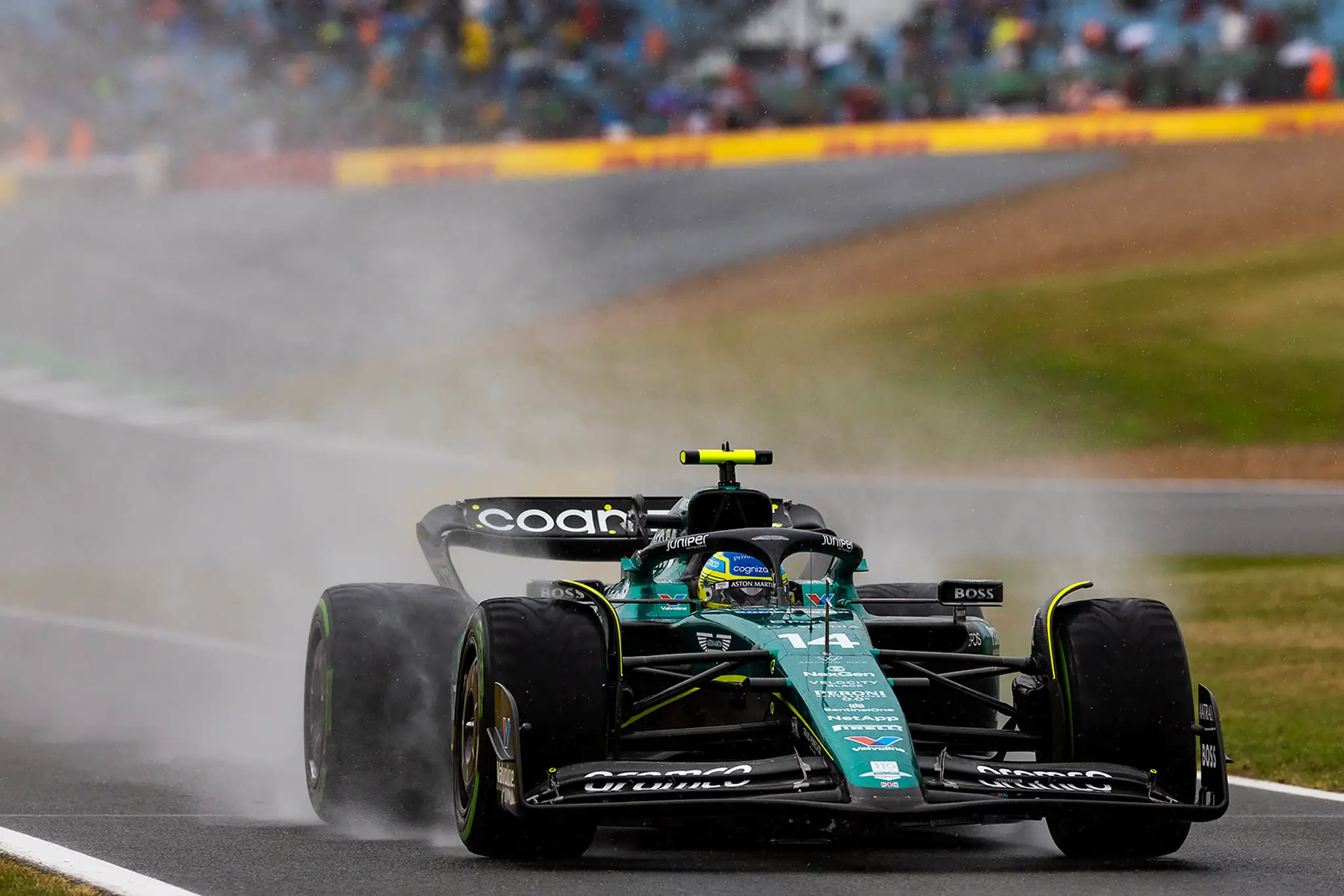 Fernando Alonso na trati vo Veľkej Británii.