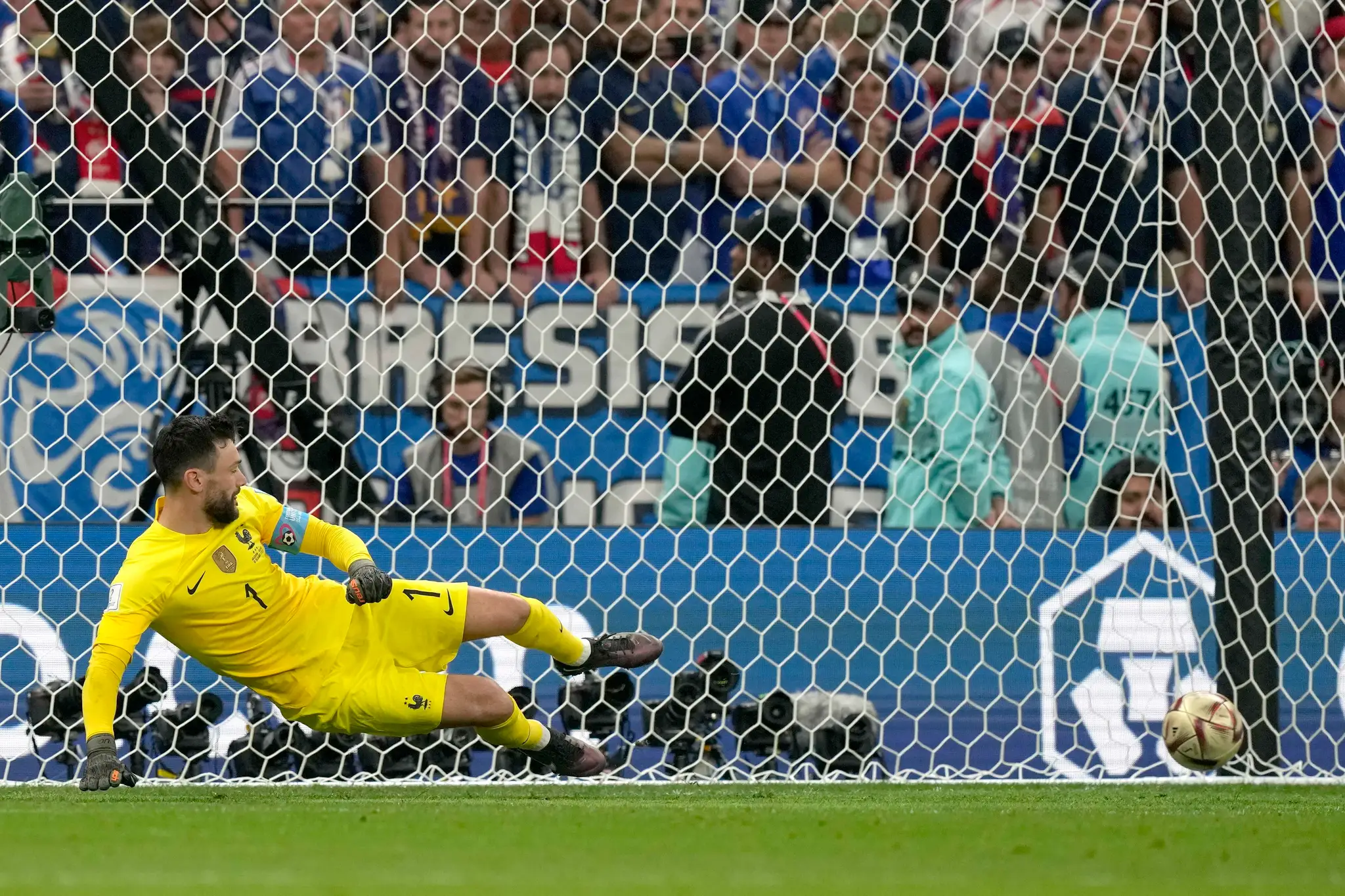 Hugo Lloris inkasuje z penalty prvý gól