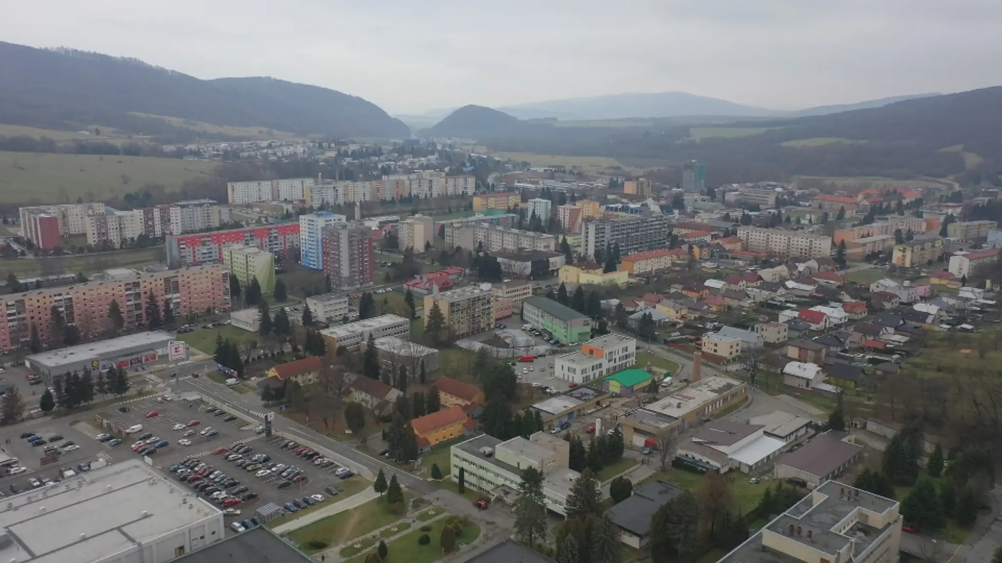 Spoliehajú sa na všeobecných lekároch a často veria hoaxom.