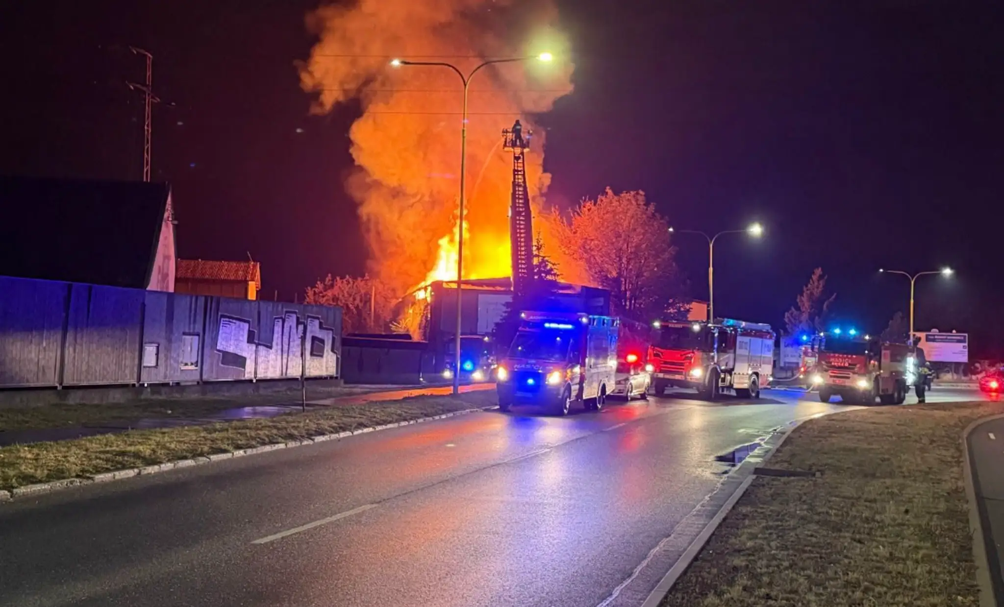 Na snímke požiar v Košiciach na Jantárovej ulici.
