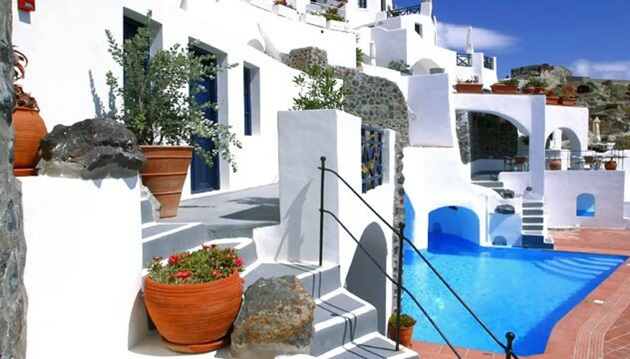 Najromantickejší hotel je Esperas Houses na gréckom ostrove Santorini.