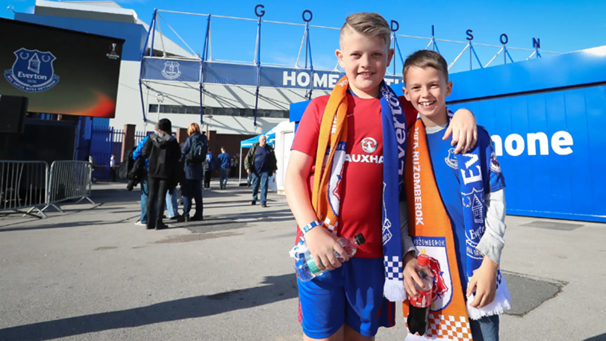 Fanúšikovia pred prvým zápasom 3. predkola Európskej ligy Everton FC - MFK Ružomberok.