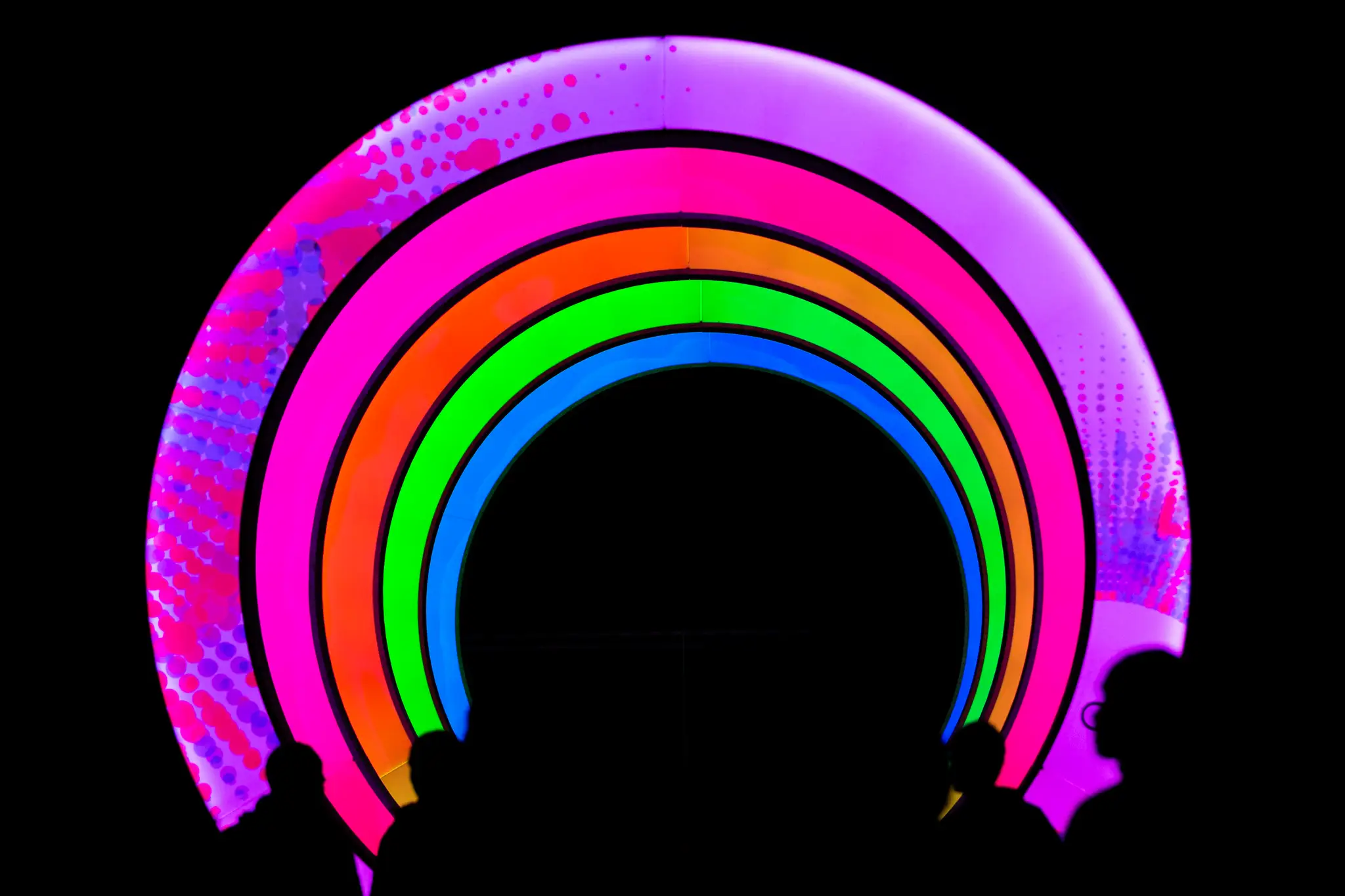 Circles od Glo creative na Tyršovom nábreží.