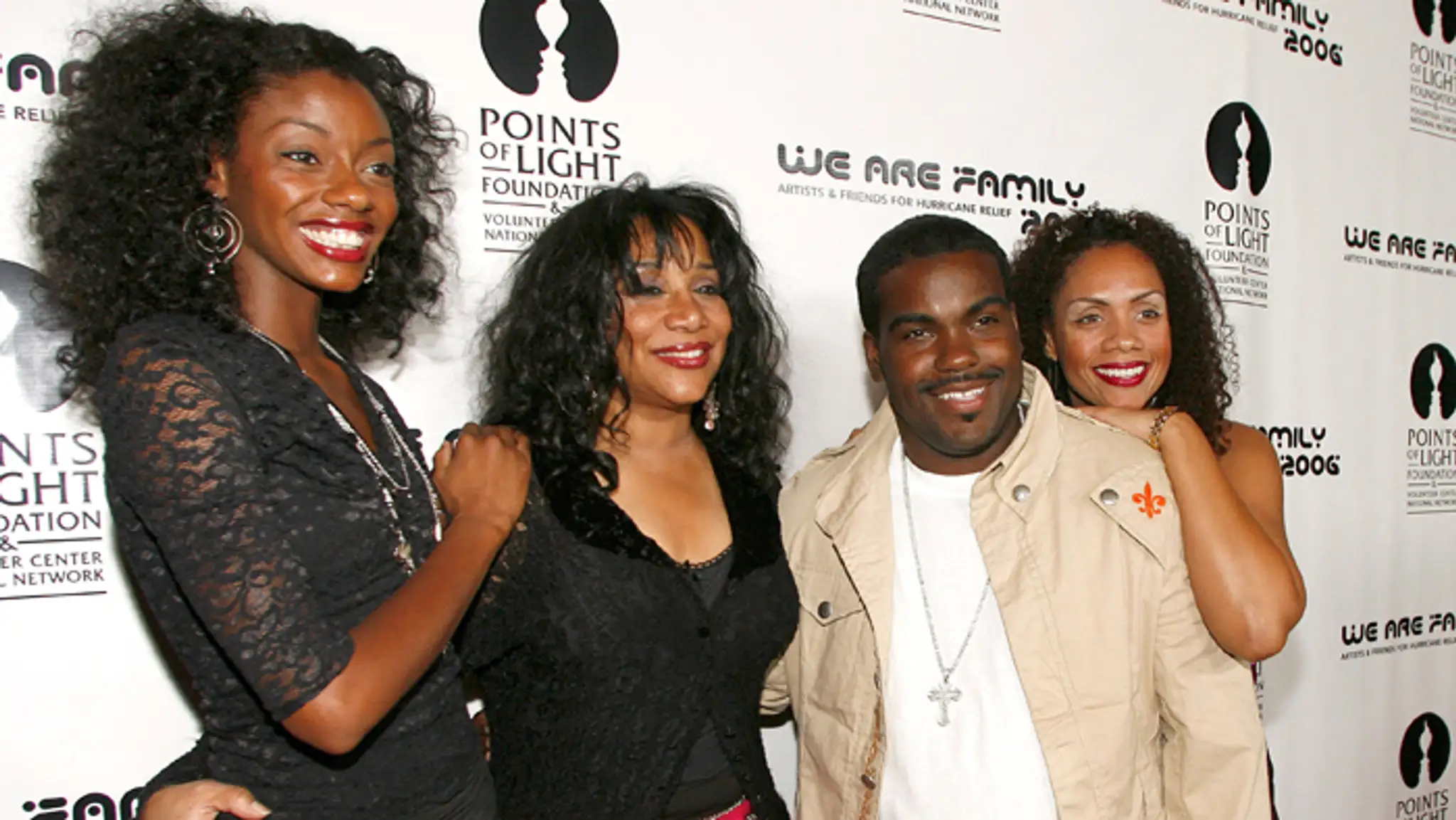 Joni Sledge na archívnej snímke z augusta 2006 (druhá zľava).