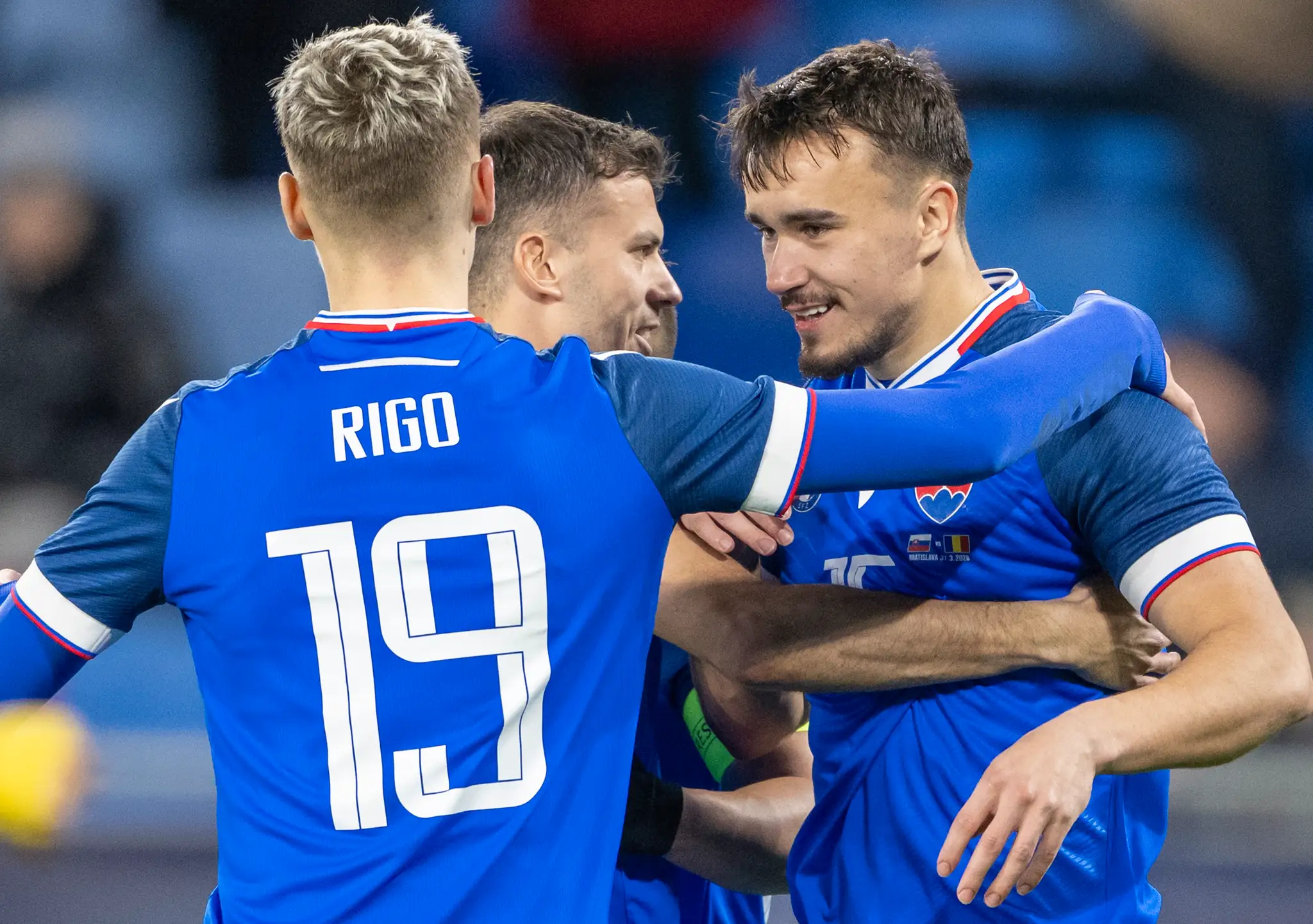 Na snímke sprava strelec gólu David Strelec, László Bénes a Tomáš Rigo.