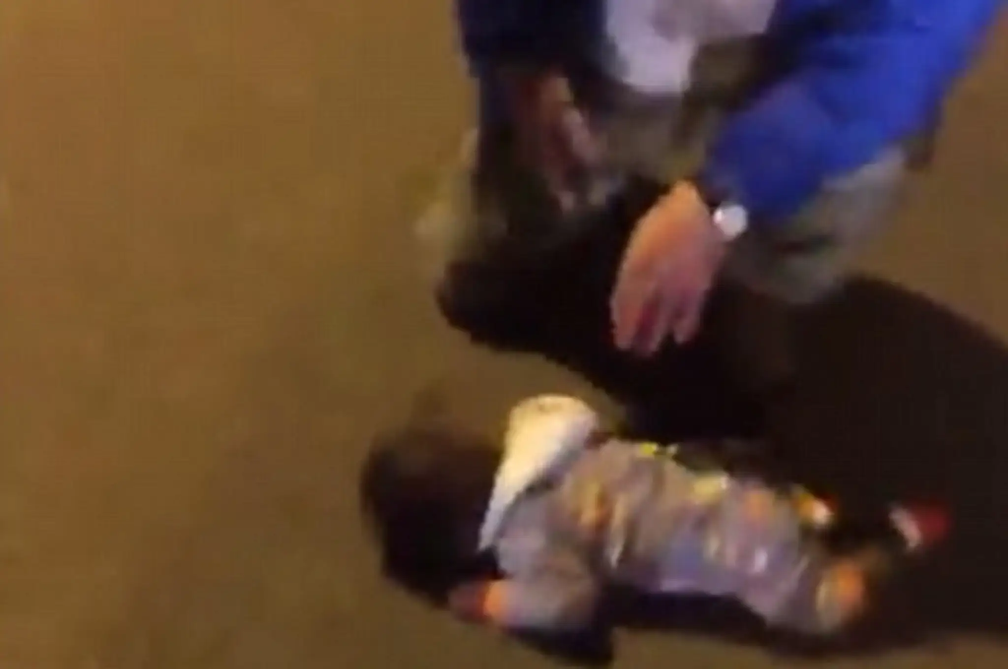 Bábätko ležalo na ceste