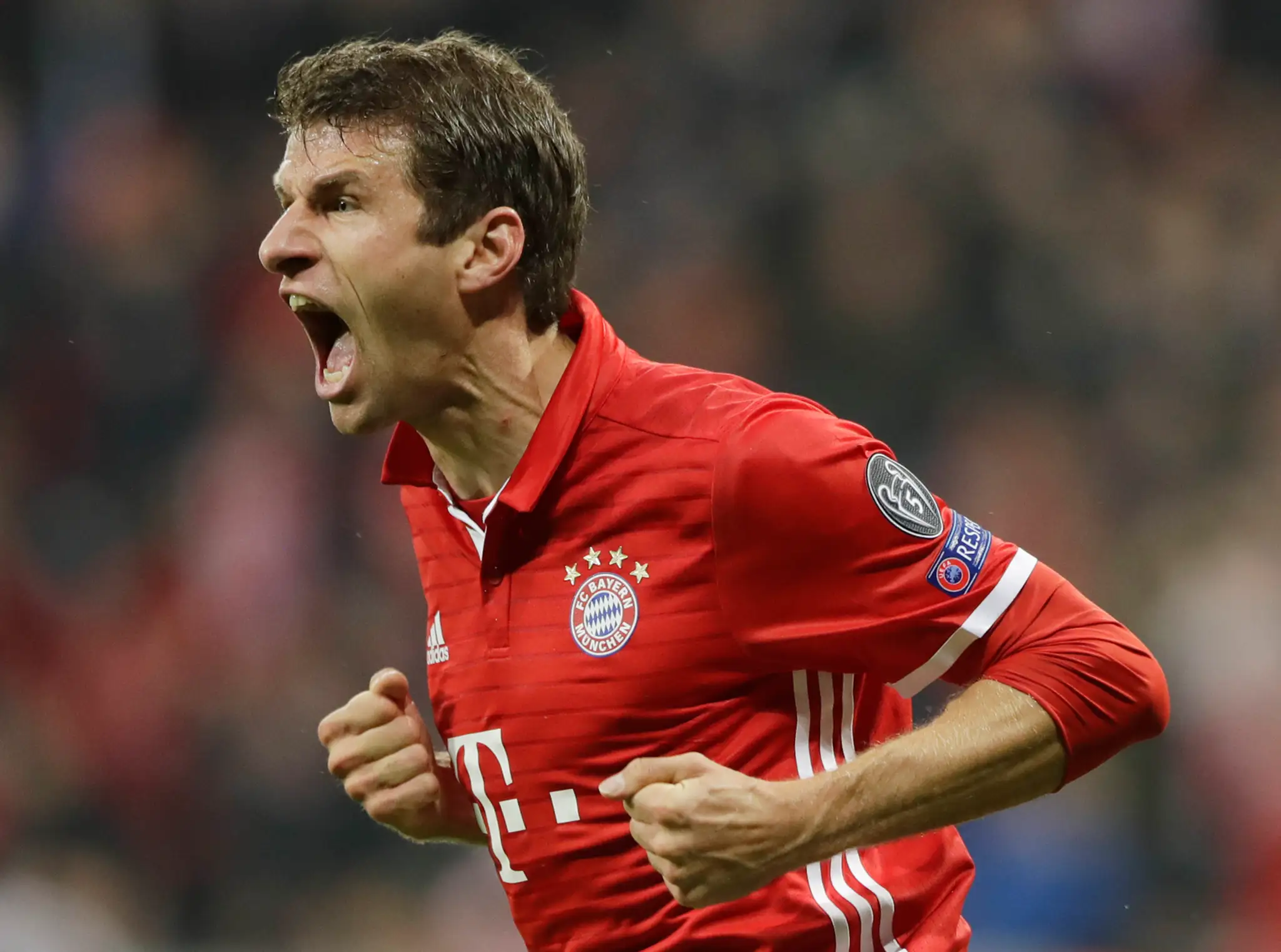Útočník Bayernu Thomas Müller v dueli LM proti PSV Eindhoven.