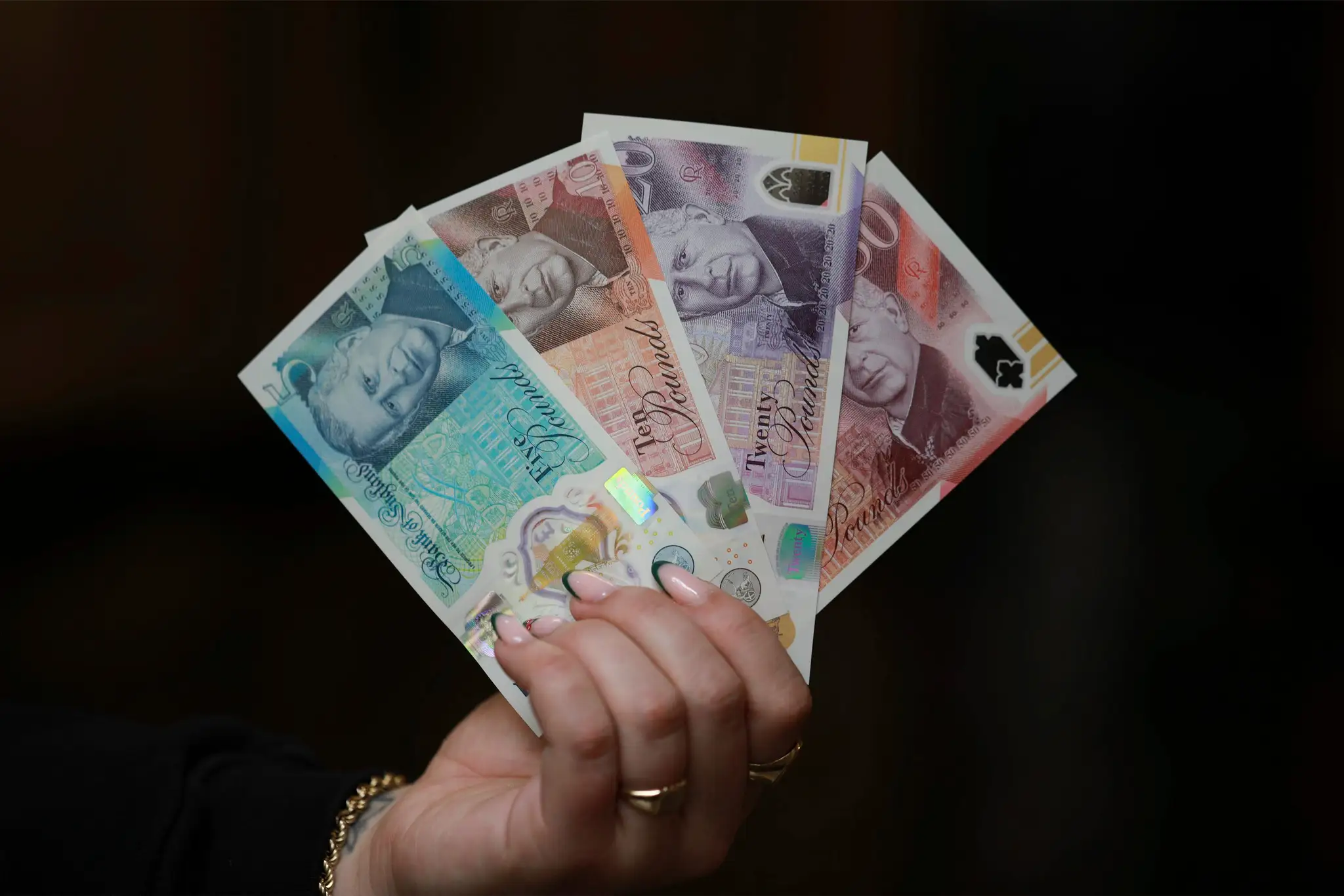 Bankovky s podobizňou kráľa Karola III.
