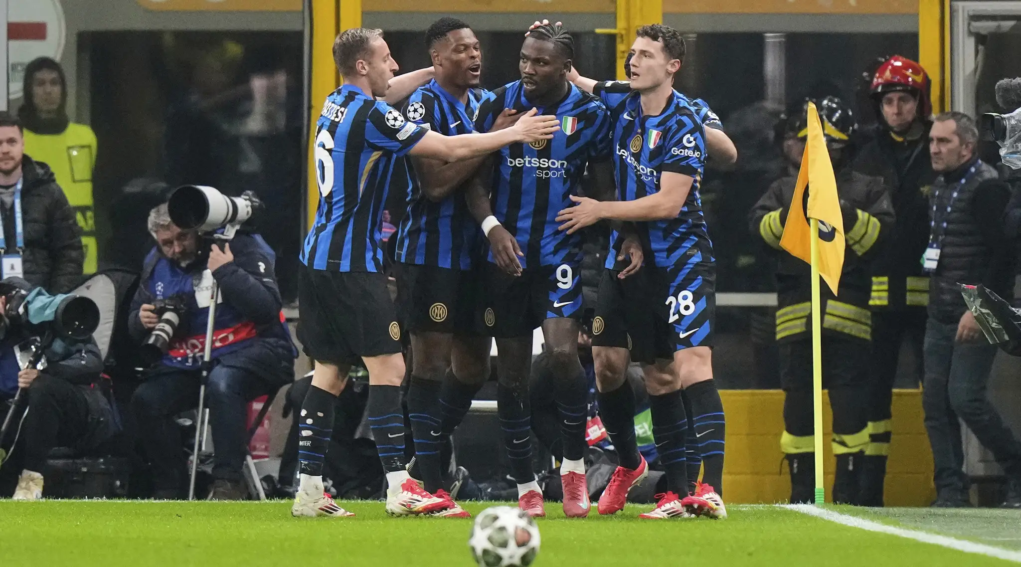 Do štvrťfinále postupuje Inter.