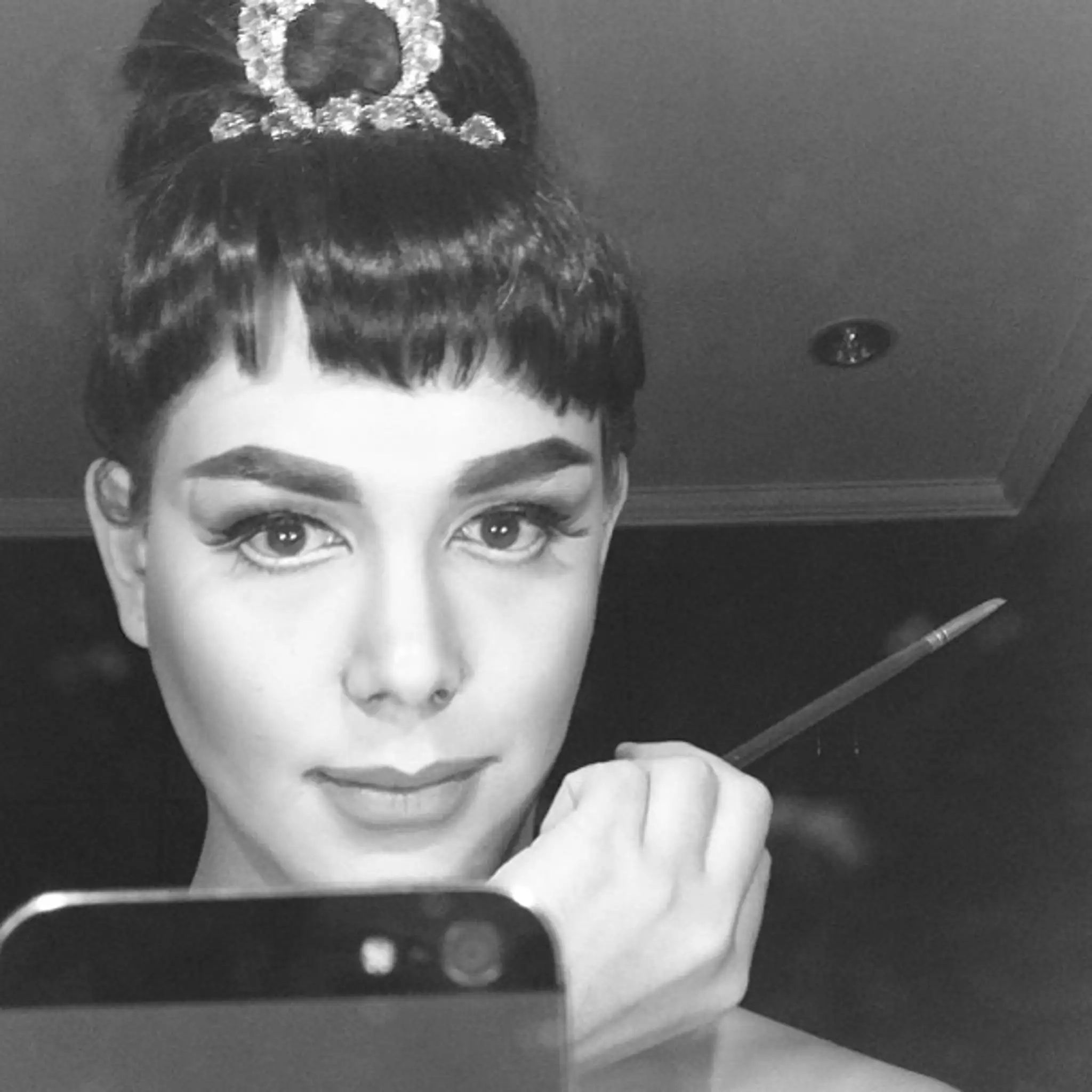 Paolo Ballesteros ako Audrey Hepburn