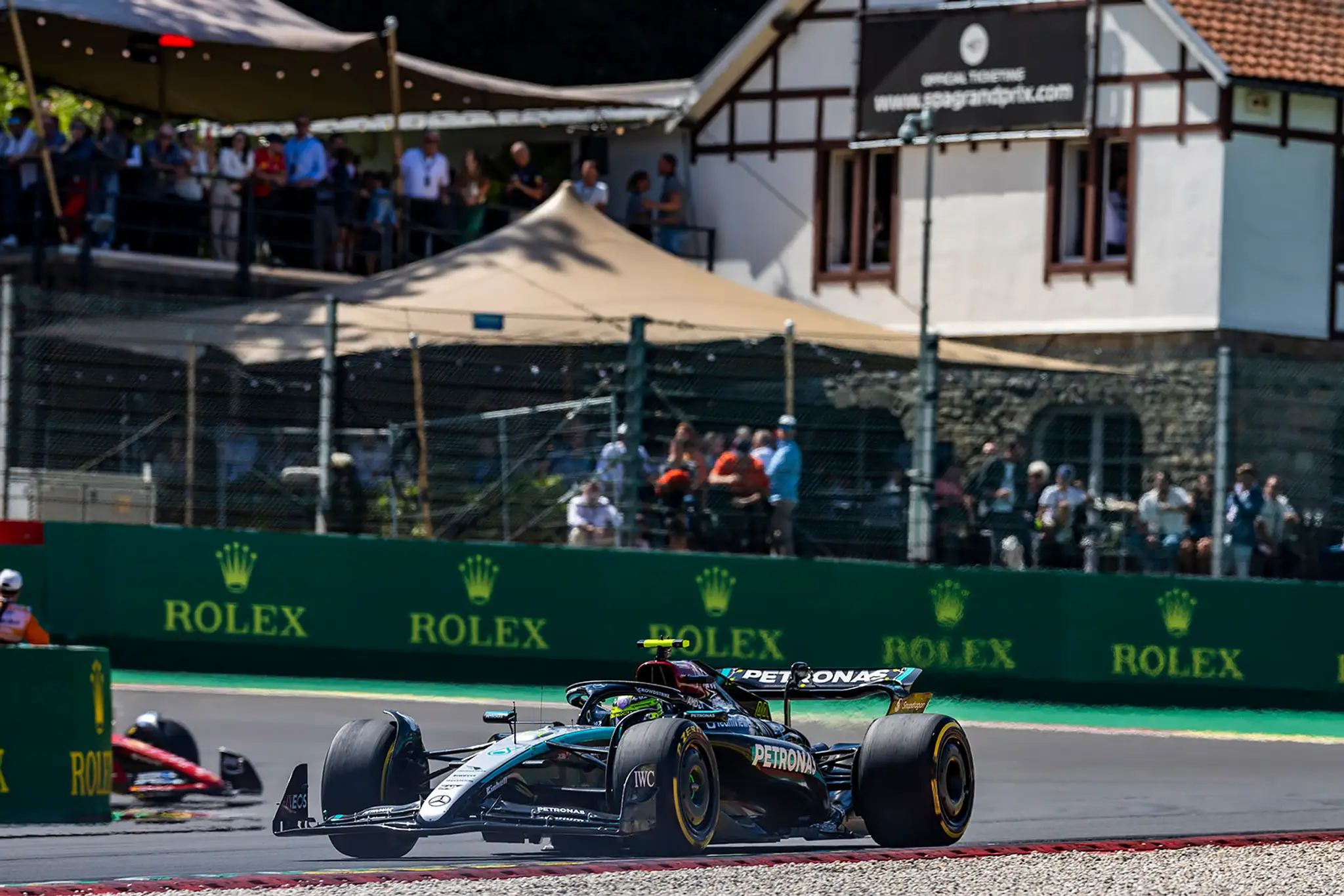 Z triumfu v Belgicku sa napokon tešil Lewis Hamilton.