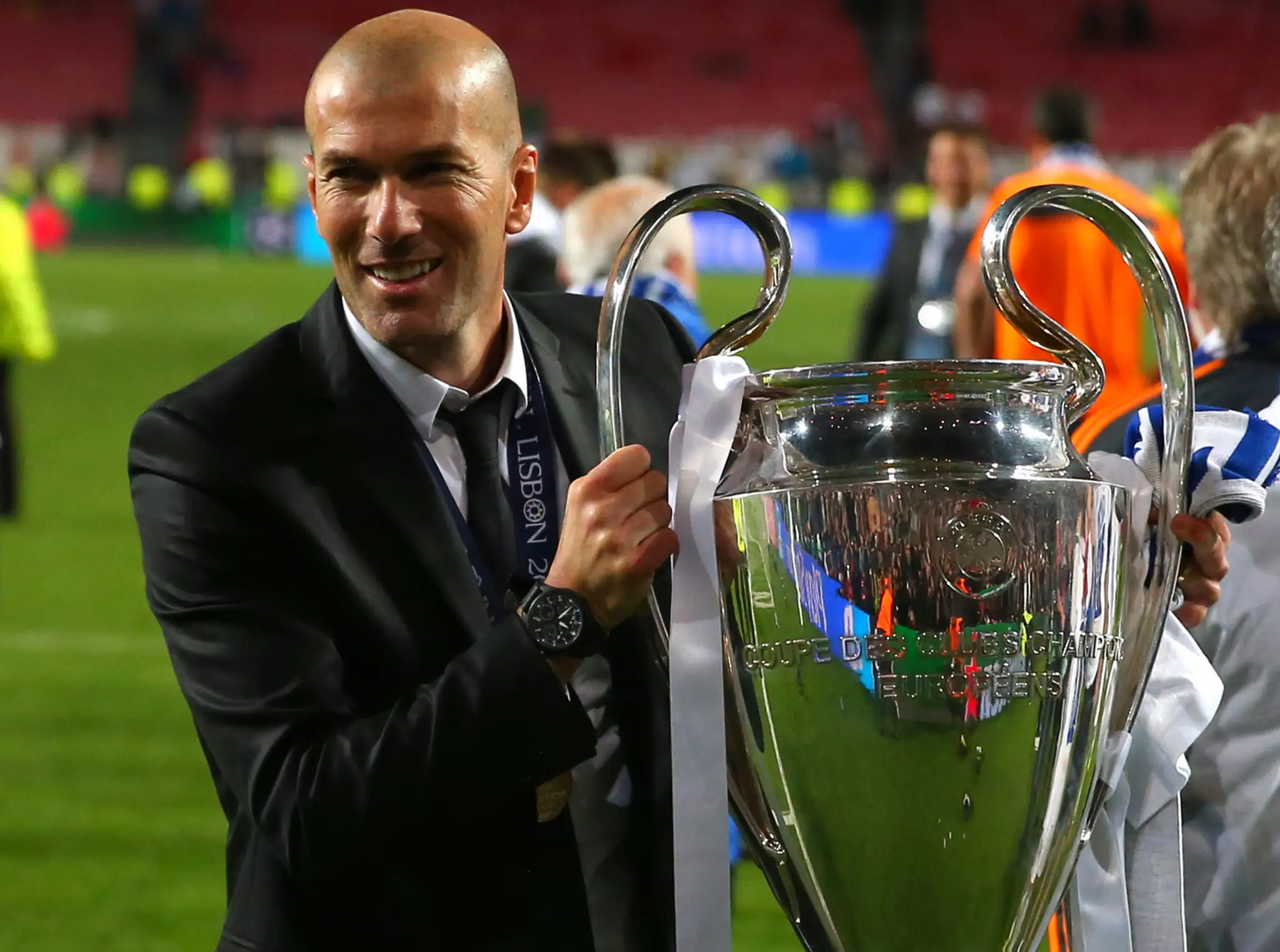 S trofejov zápozoval aj asistent trénera Carla Ancelottiho Zinedine Zidane.