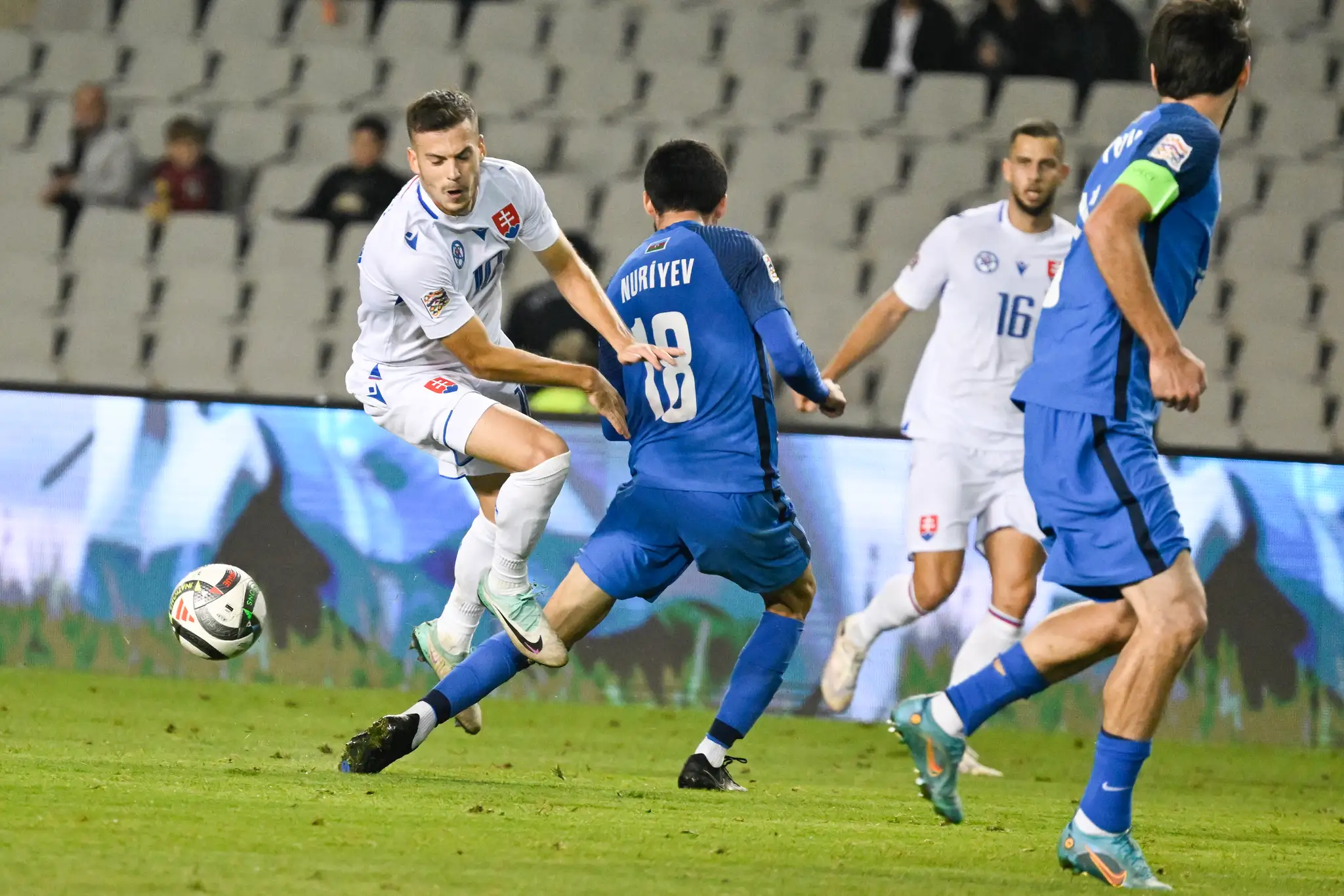Na snímke vľavo László Béneš (Slovensko) a vľavo Cejhun Nurijev (18, Azerbajdžan).