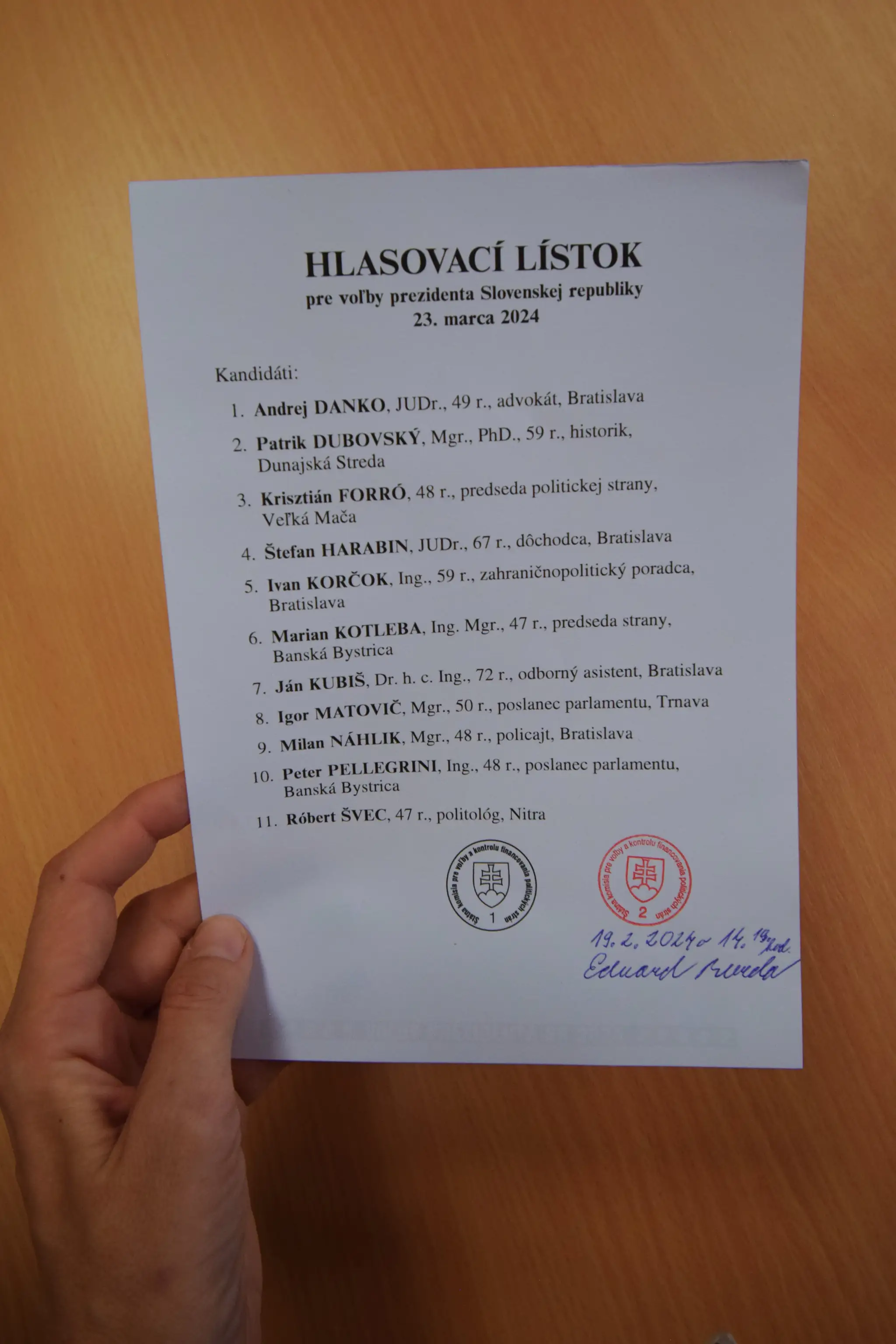 Pôvodne schválený hlasovací lístok.