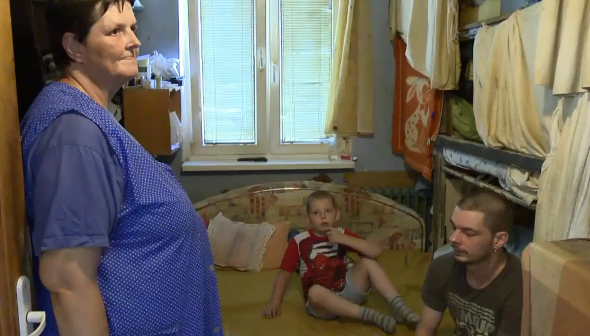 Rodina so 14 deťmi sa tlačí v trojizbovom byte. Musia vyžiť z 365 eur