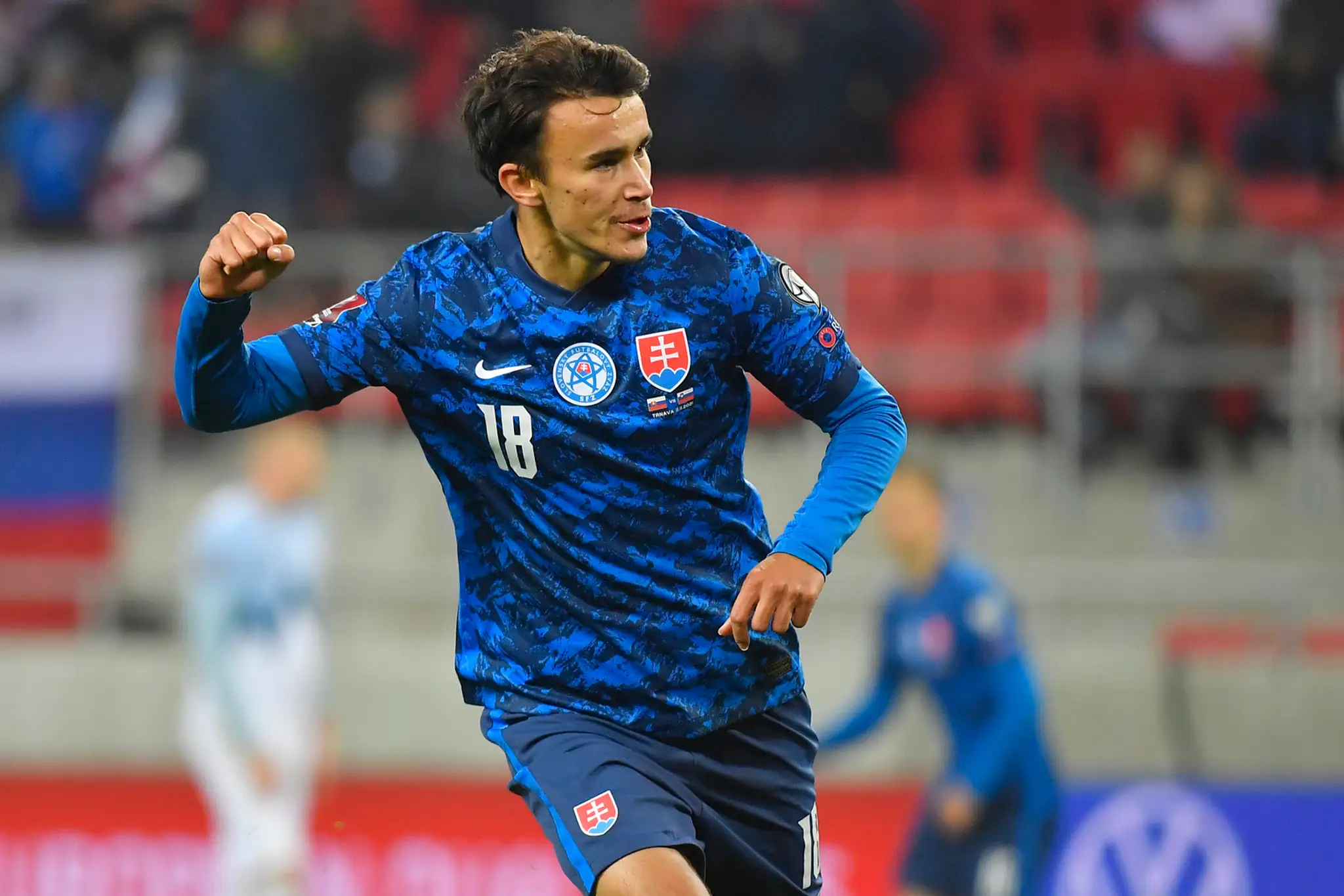 Dávid Strelec sa teší po strelení gólu v kvalifikácii MS 2022 proti Slovinsku.