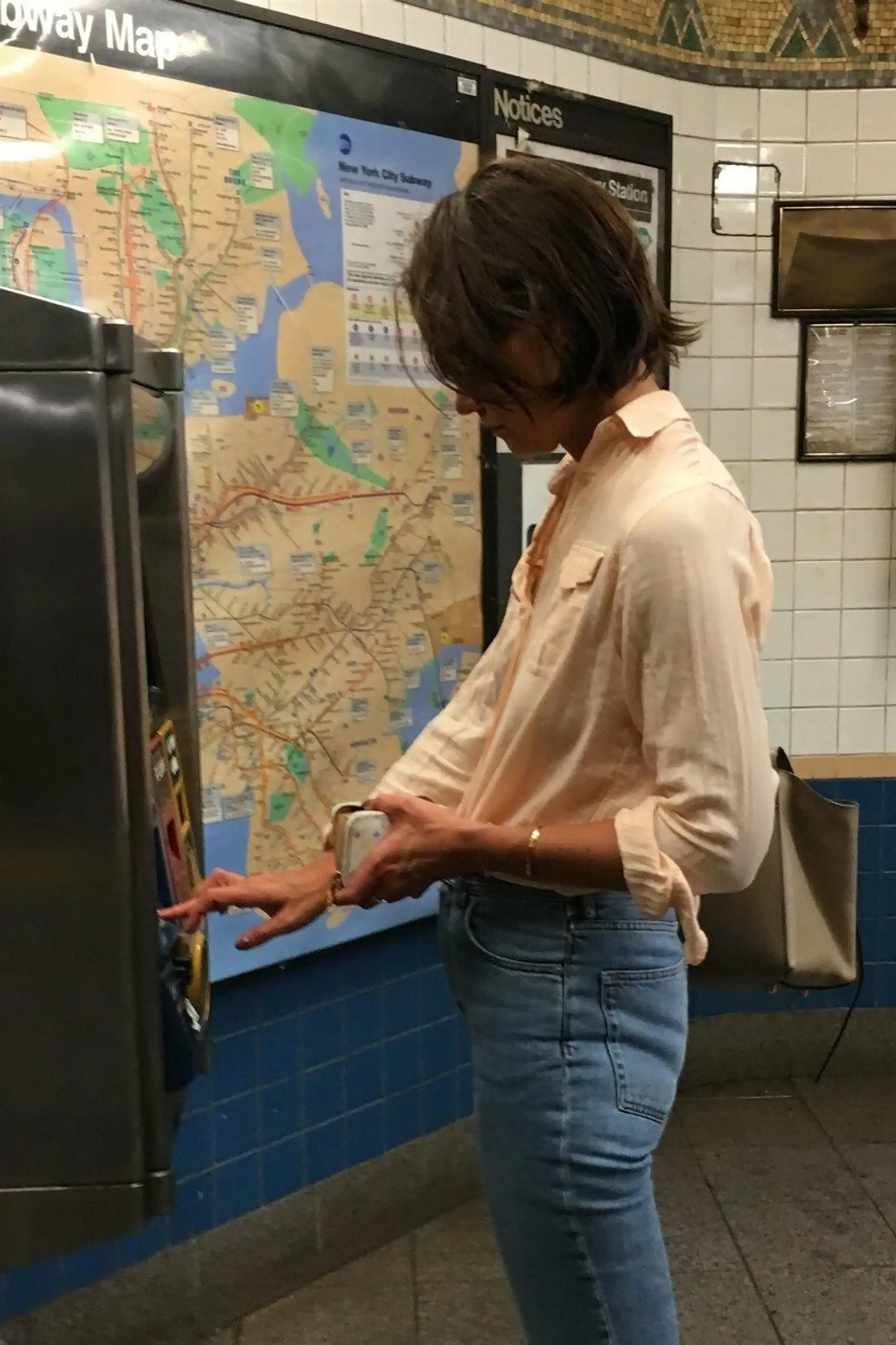 Katie Holmes si kúpila lístok na metro
