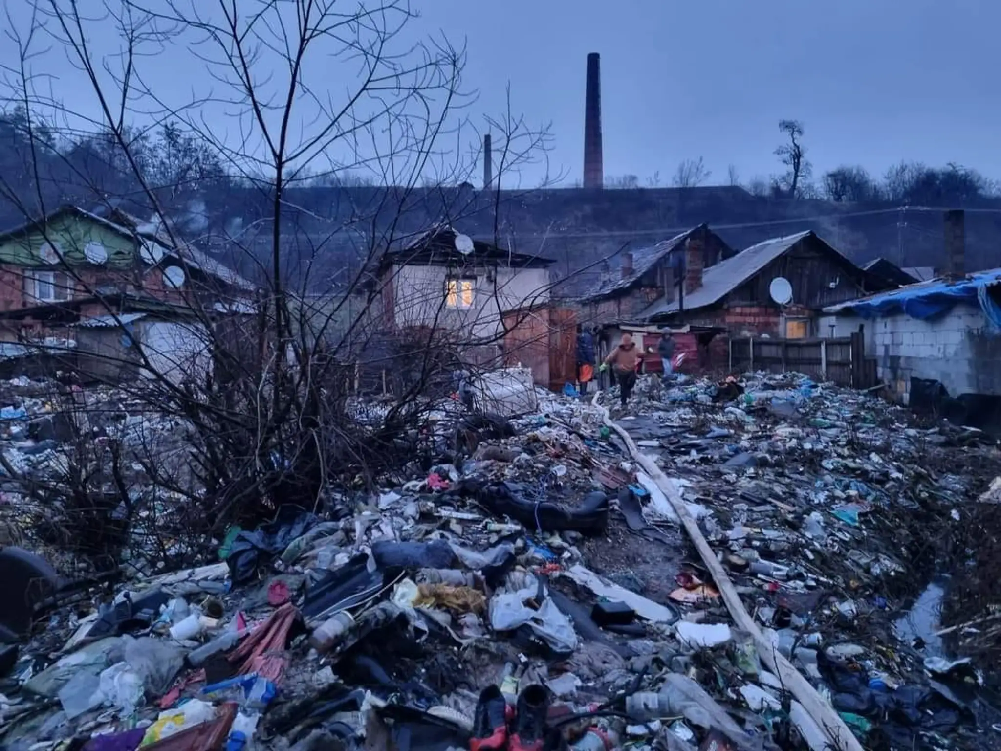 Čierna skládka v obci Jasov