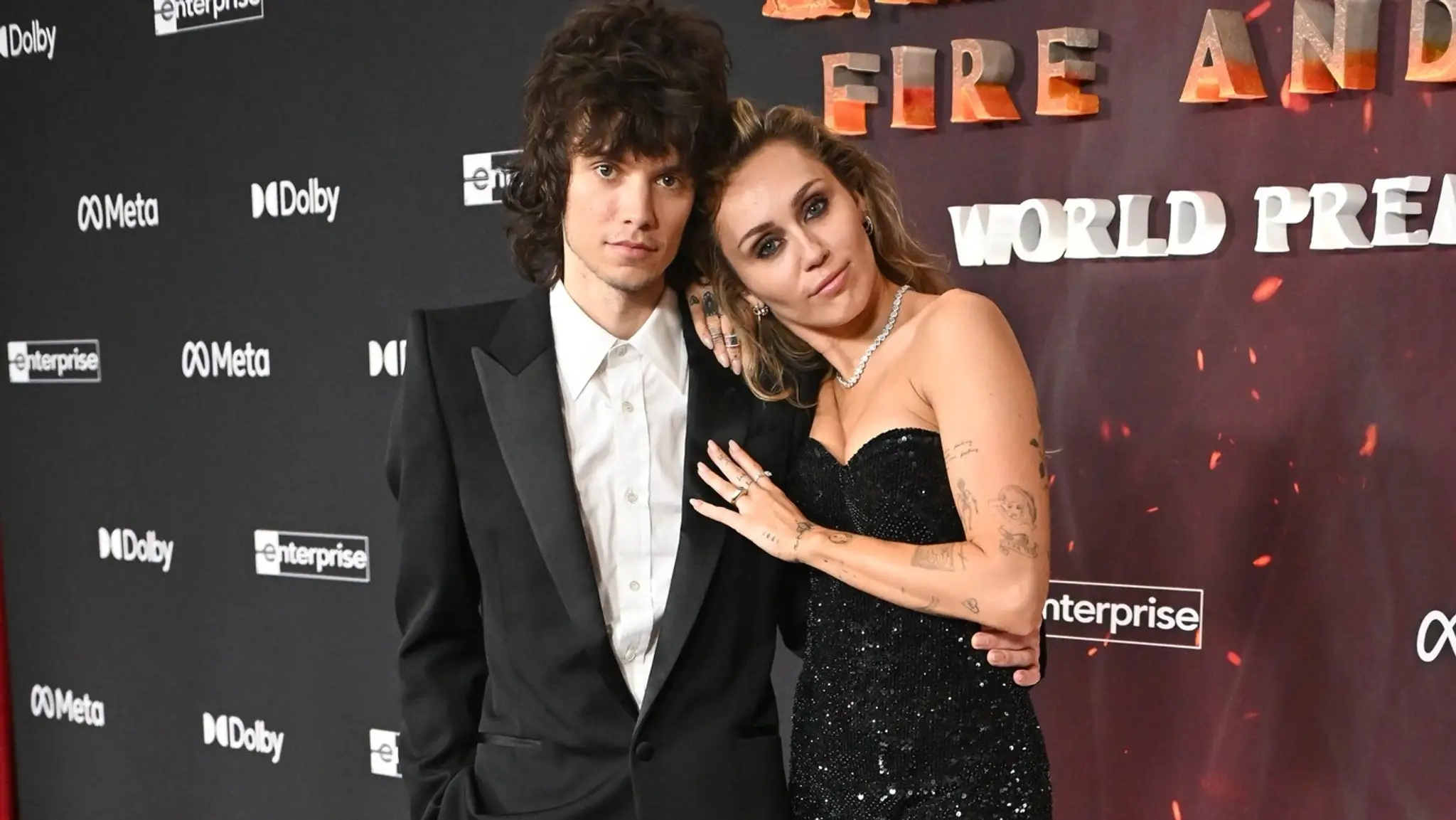 Miley Cyrus a Maxx Morando sa zasnúbili. 