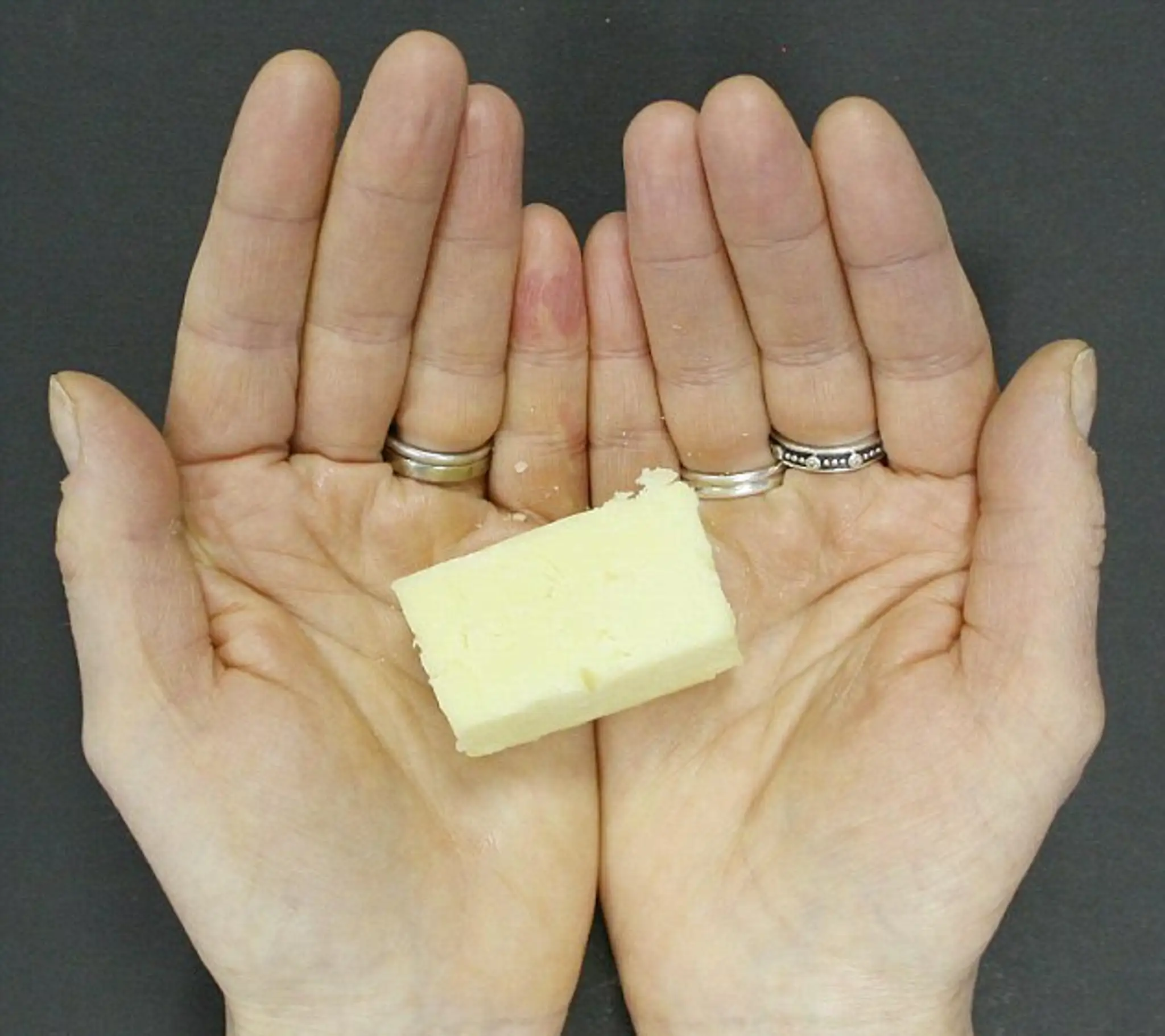 339523C800000578-3559914-Cheese_should_be_around_30g_for_one_portion_which_is_full_of_125-a-9_1461827868846.jpg