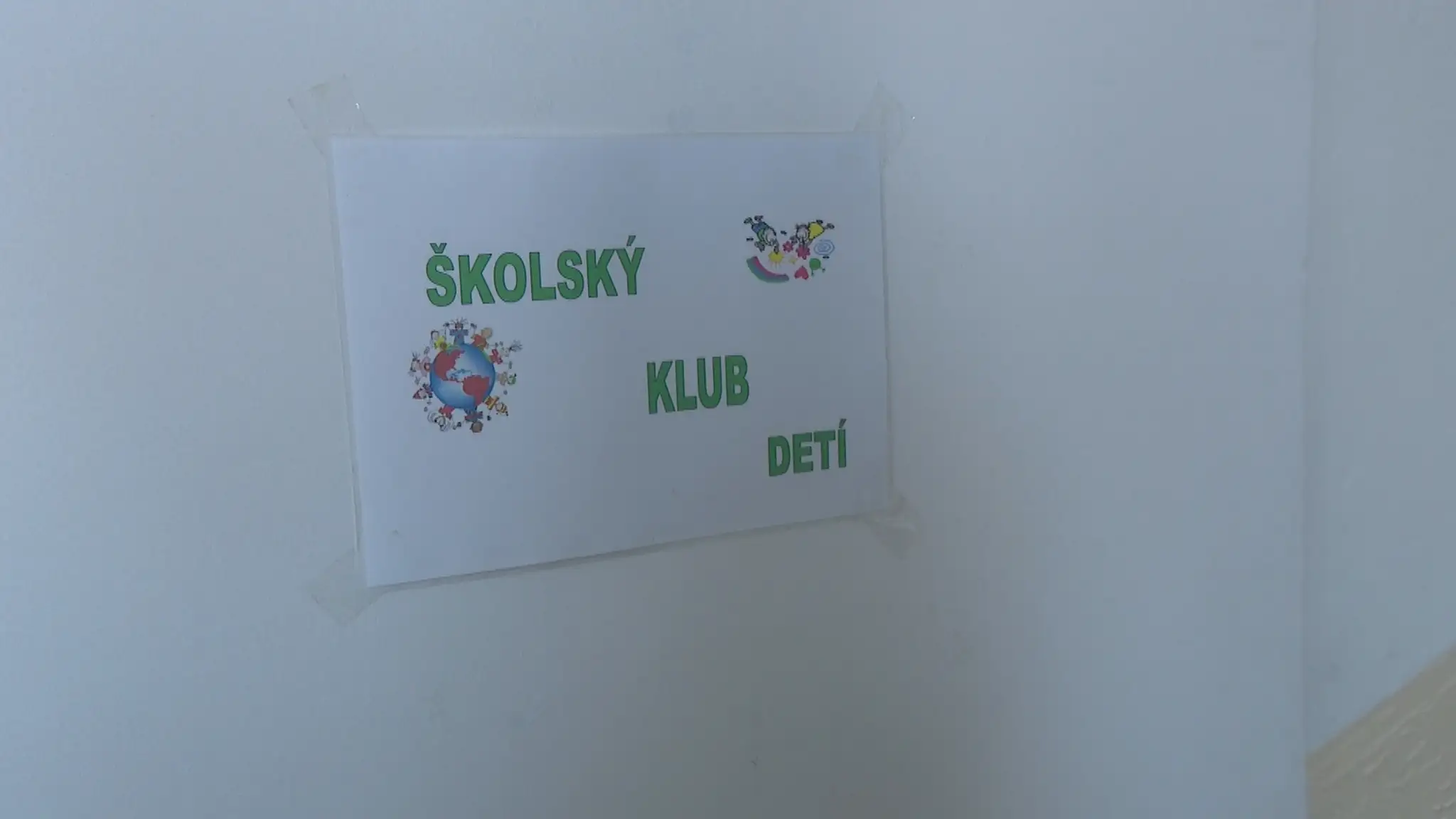 Deti z chudobných rodín nie sú vedené k učeniu. Štát im chce preto preplatiť školské kluby