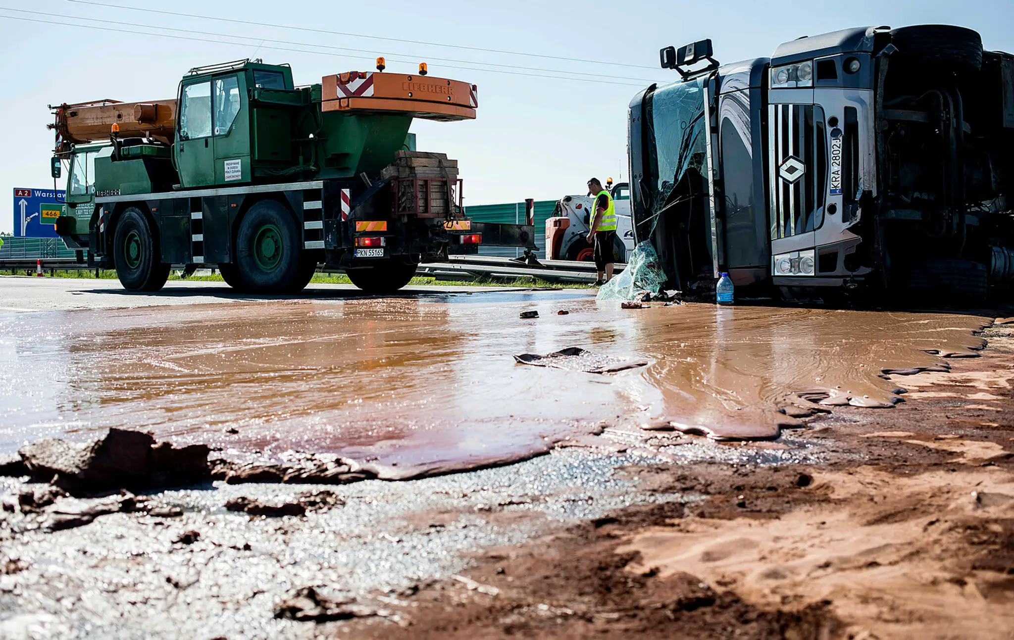 Jeden zo zasahujúcich hasičov uviedol, že roztopená čokoláda je horšia než sneh.