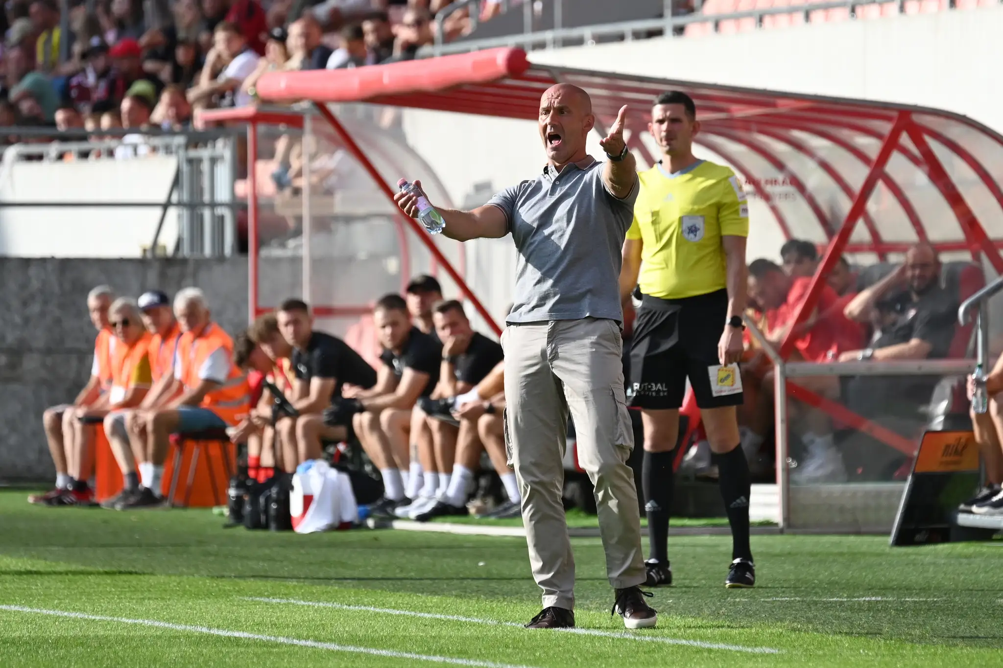 Tréner AS Trenčín Ilija Stolica reaguje počas zápasu 1. kola Niké ligy na pôde Trnavy.