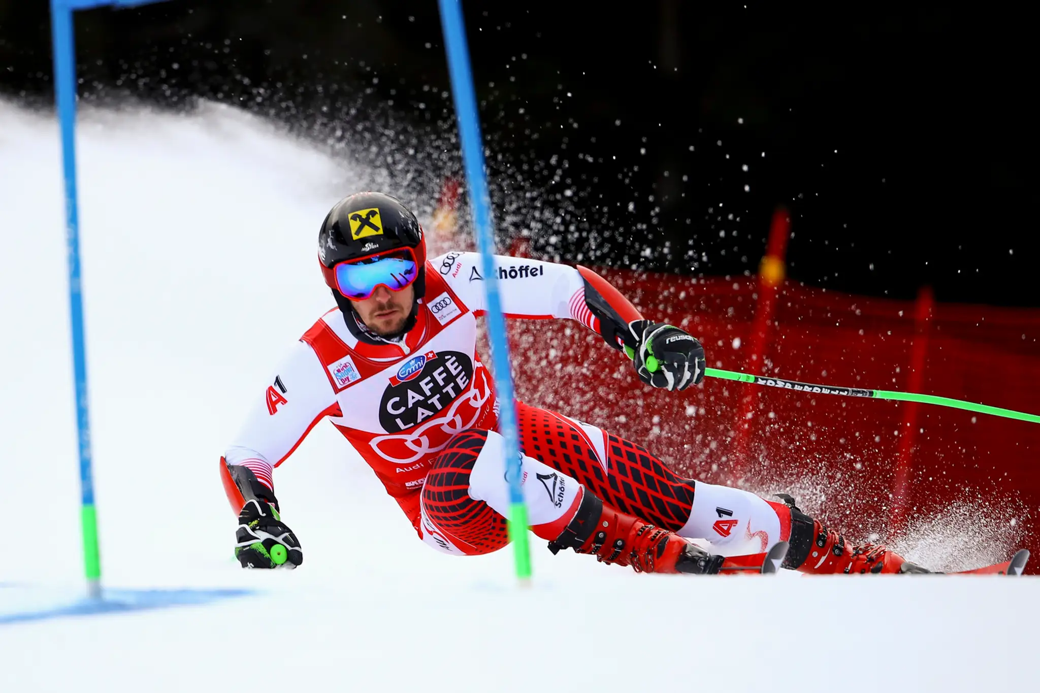 Alpský lyžiar Marcel Hirscher v obrovskom slalome v Alta Badii.