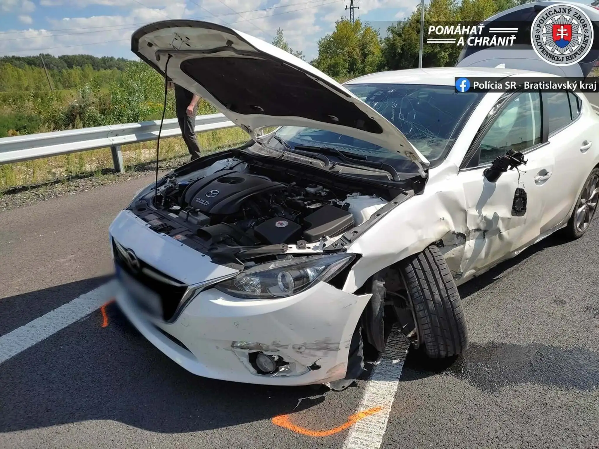 Motorkár sa zrazil s týmto osobným autom.