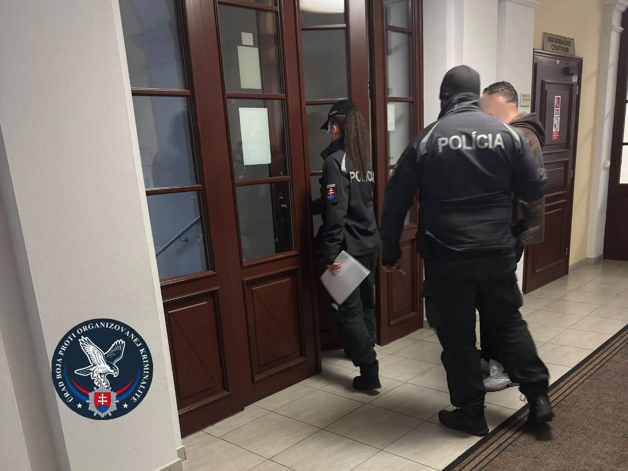 ZADRŽANIE MUŽA OBVINENÉHO Z OBCHODOVANIA S ĽUĎMI (7)