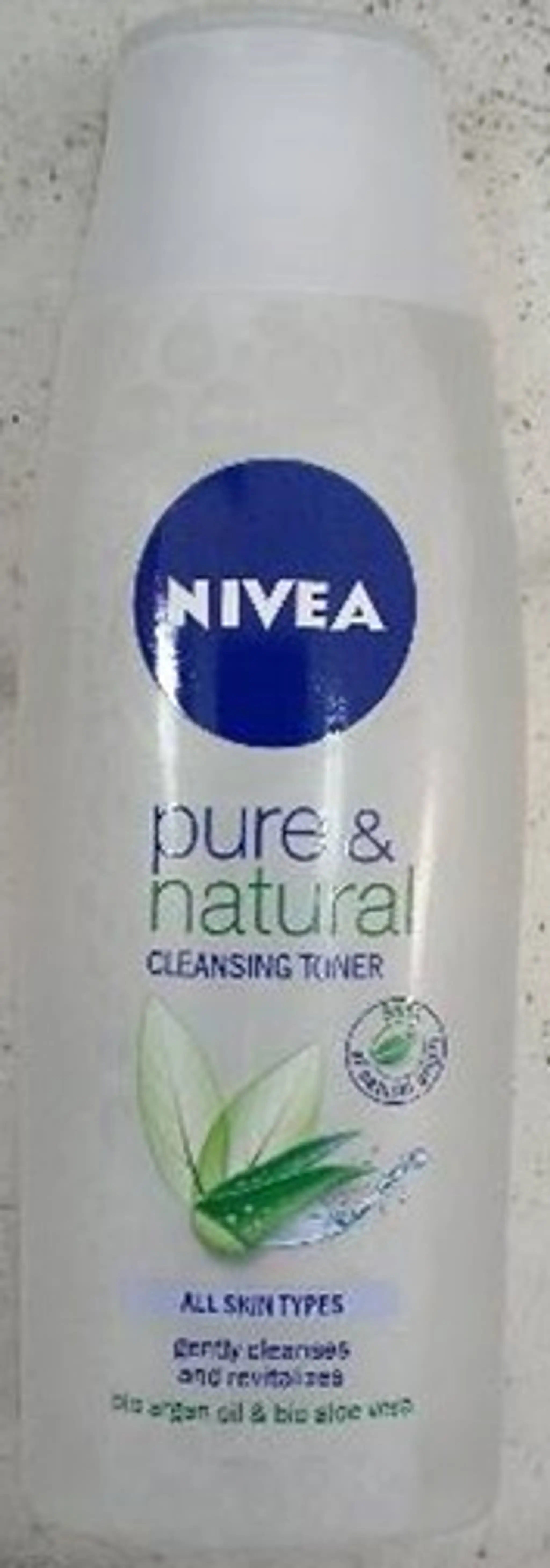 NIVEA PURE & NATURAL cleansing lotion