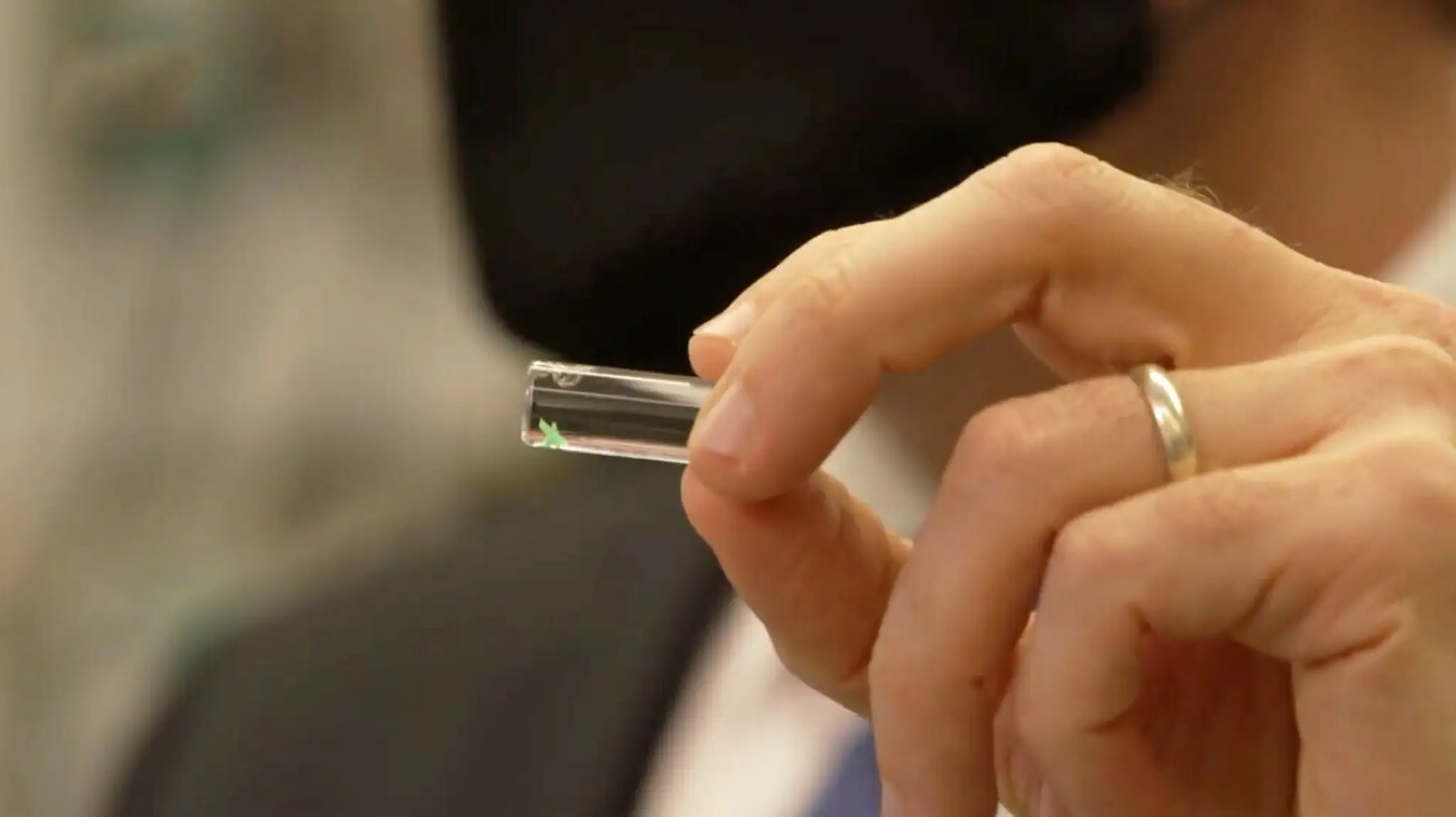 Implantát vie predpovedať Covid ešte pred prvými príznakmi.