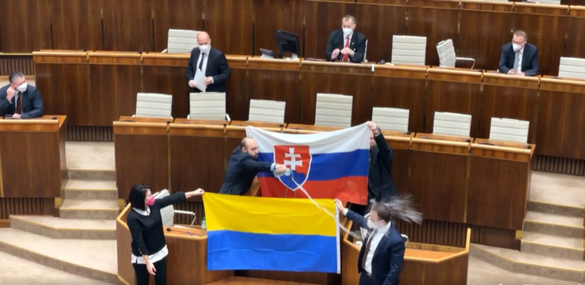 Rozprava v parlamente.