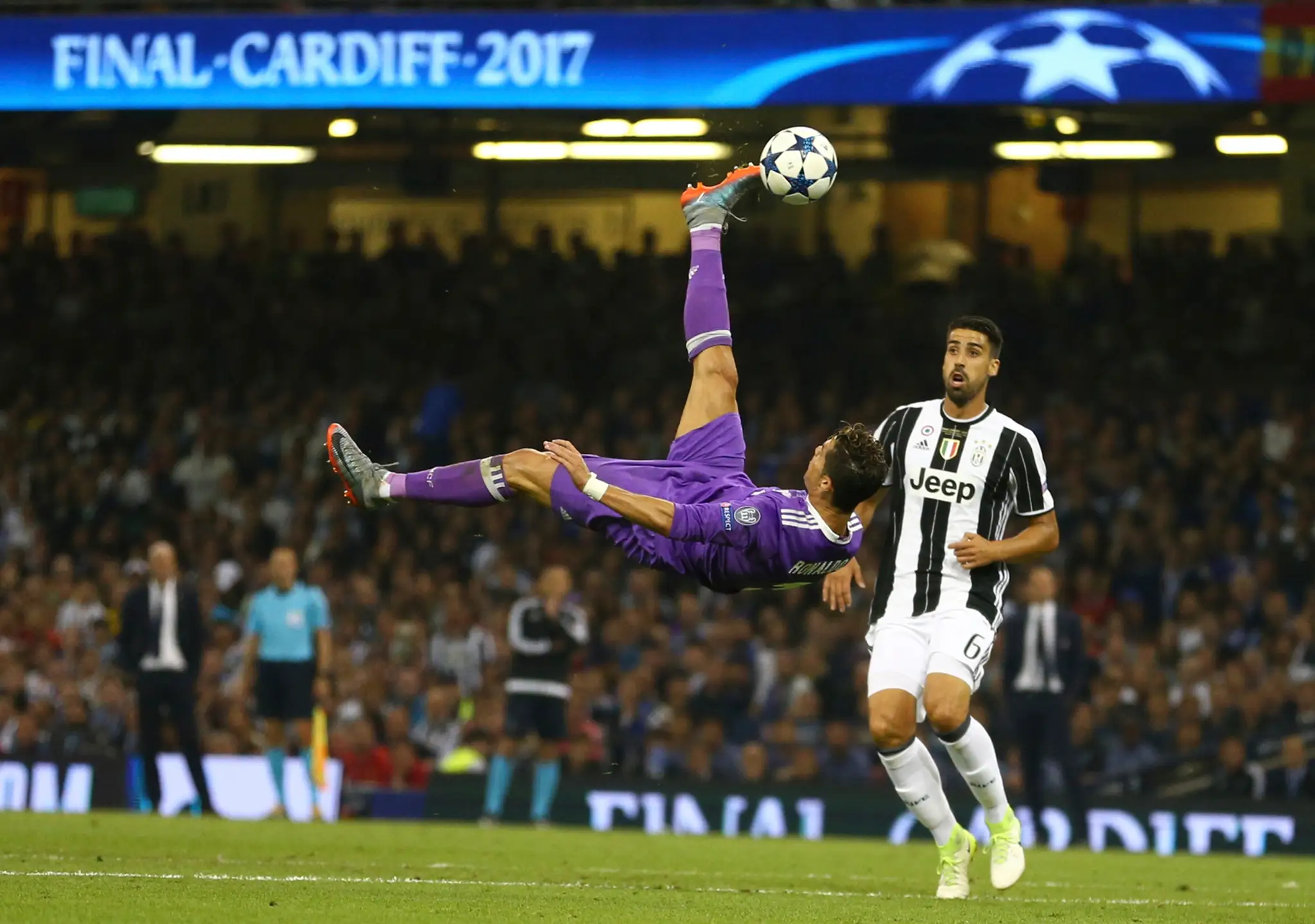 Cristiano Ronaldo a jeho nožničky.