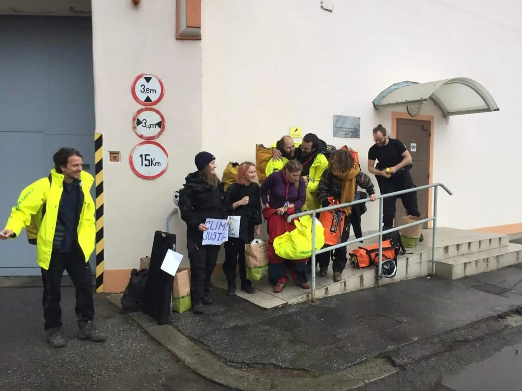 Prepustení aktivisti Greenpeace v väzenia v Ilave.