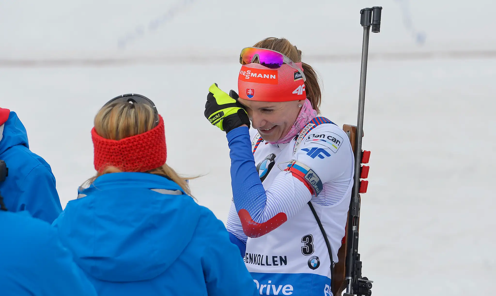Biatlonistka Anastasia Kuzminová reaguje po pretekoch s hromadným štartom v Osle na Holmenkollene.