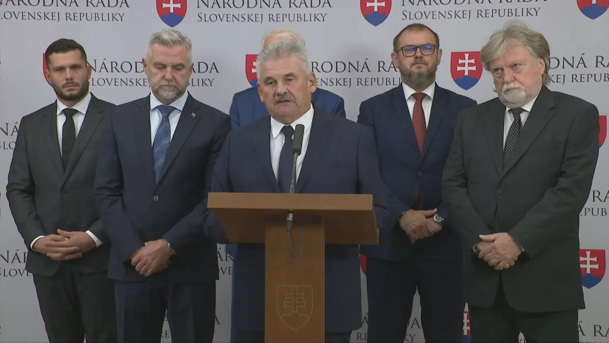 Poslanci Smeru.