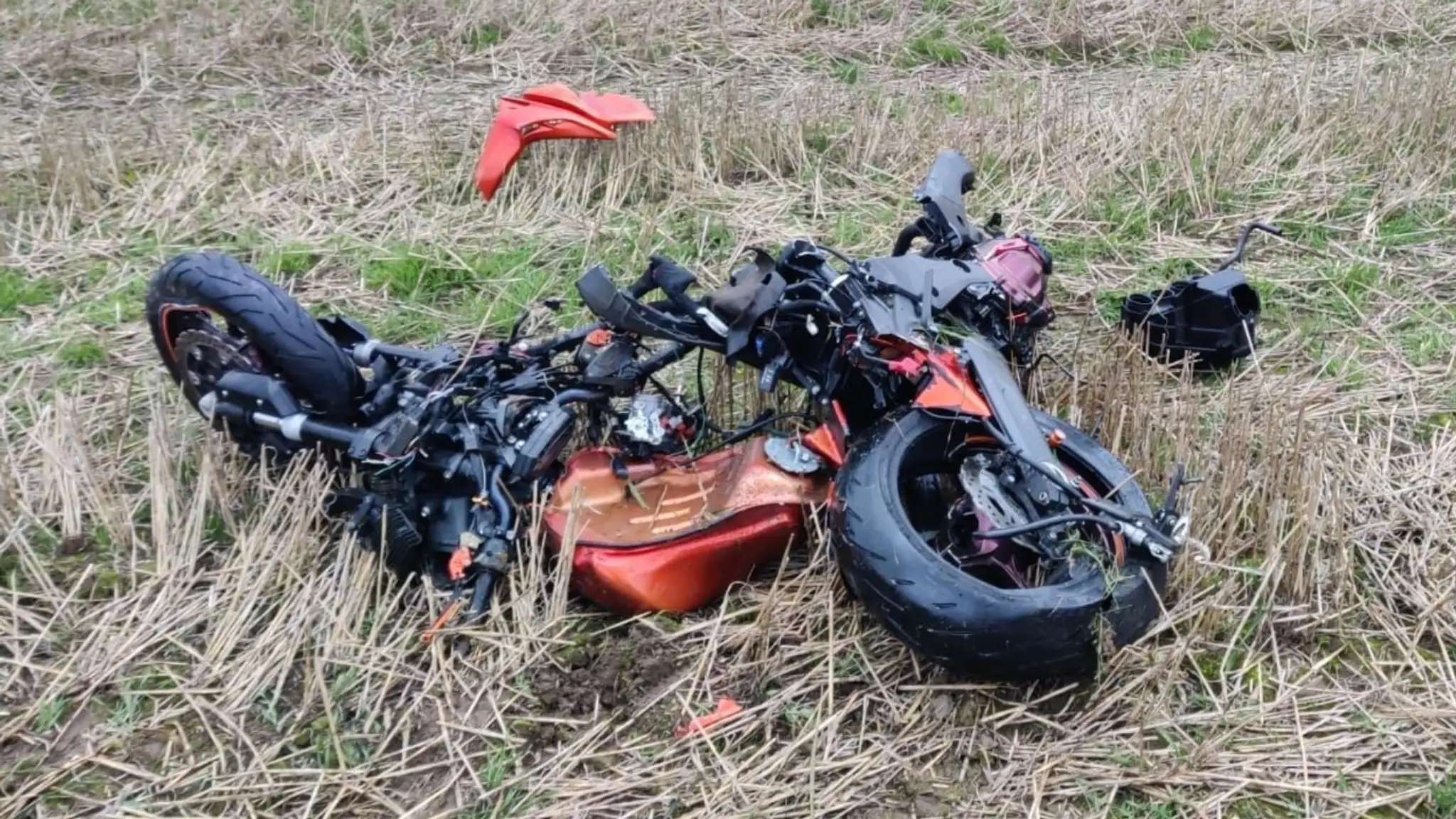 Zrážku s autom neprežil 36-ročný motocyklista.