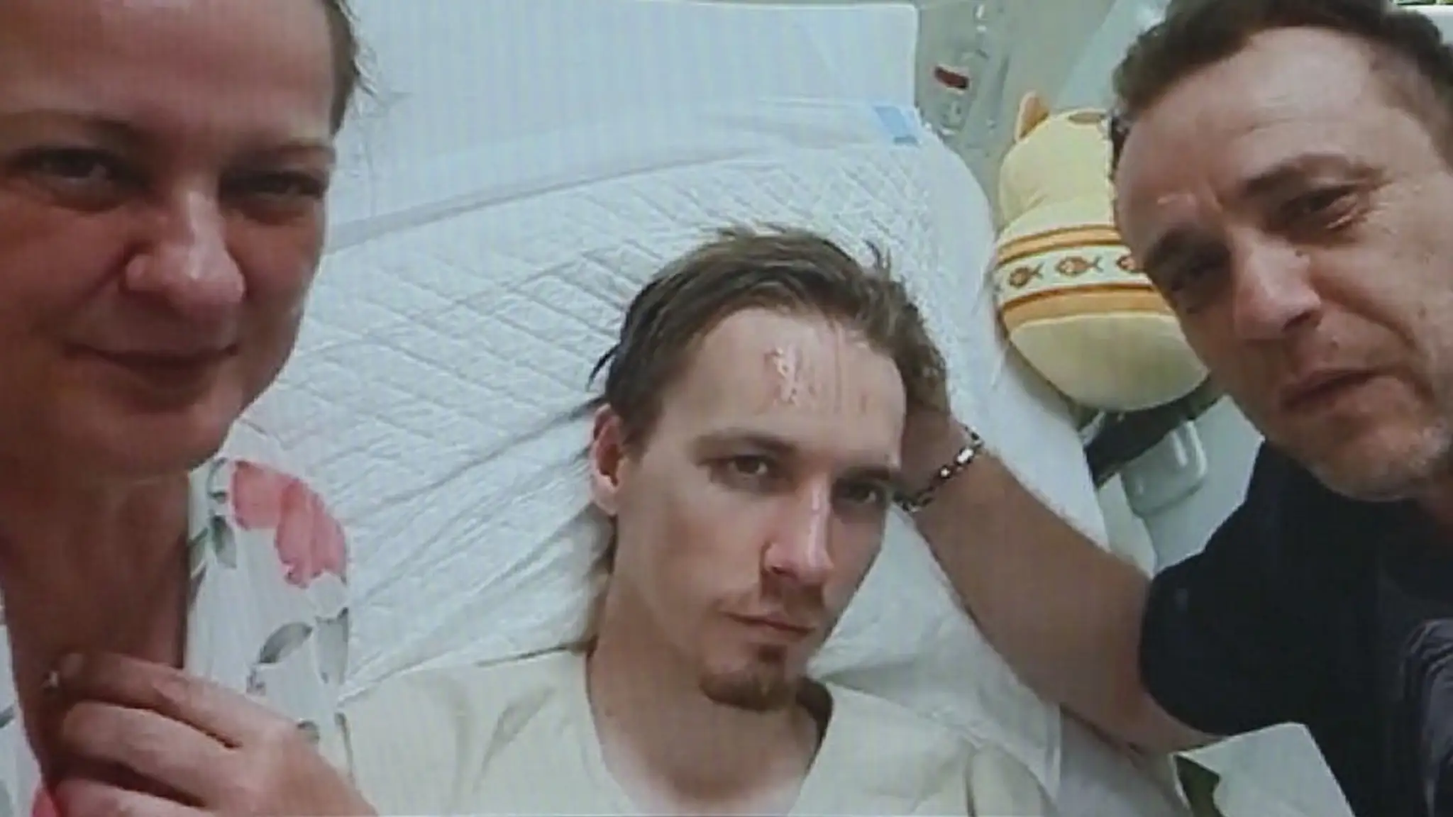 Denis, hospitalizovaný v Číne, sa po viac ako mesiaci prebral z kómy. 