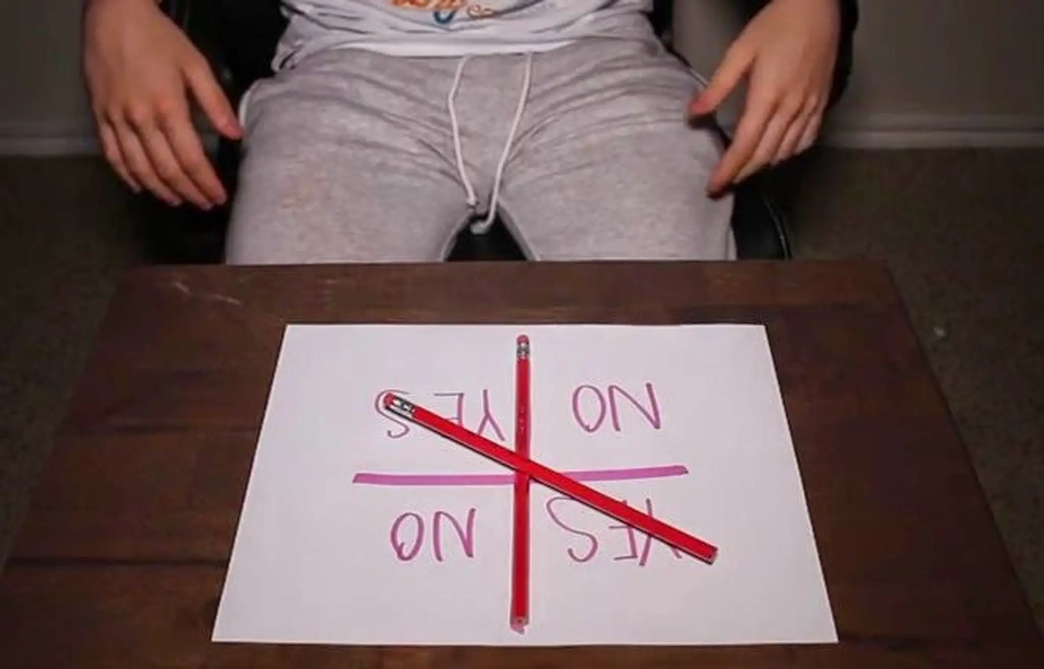 Charlie_charlie_challenge_video_pencil_game.jpg