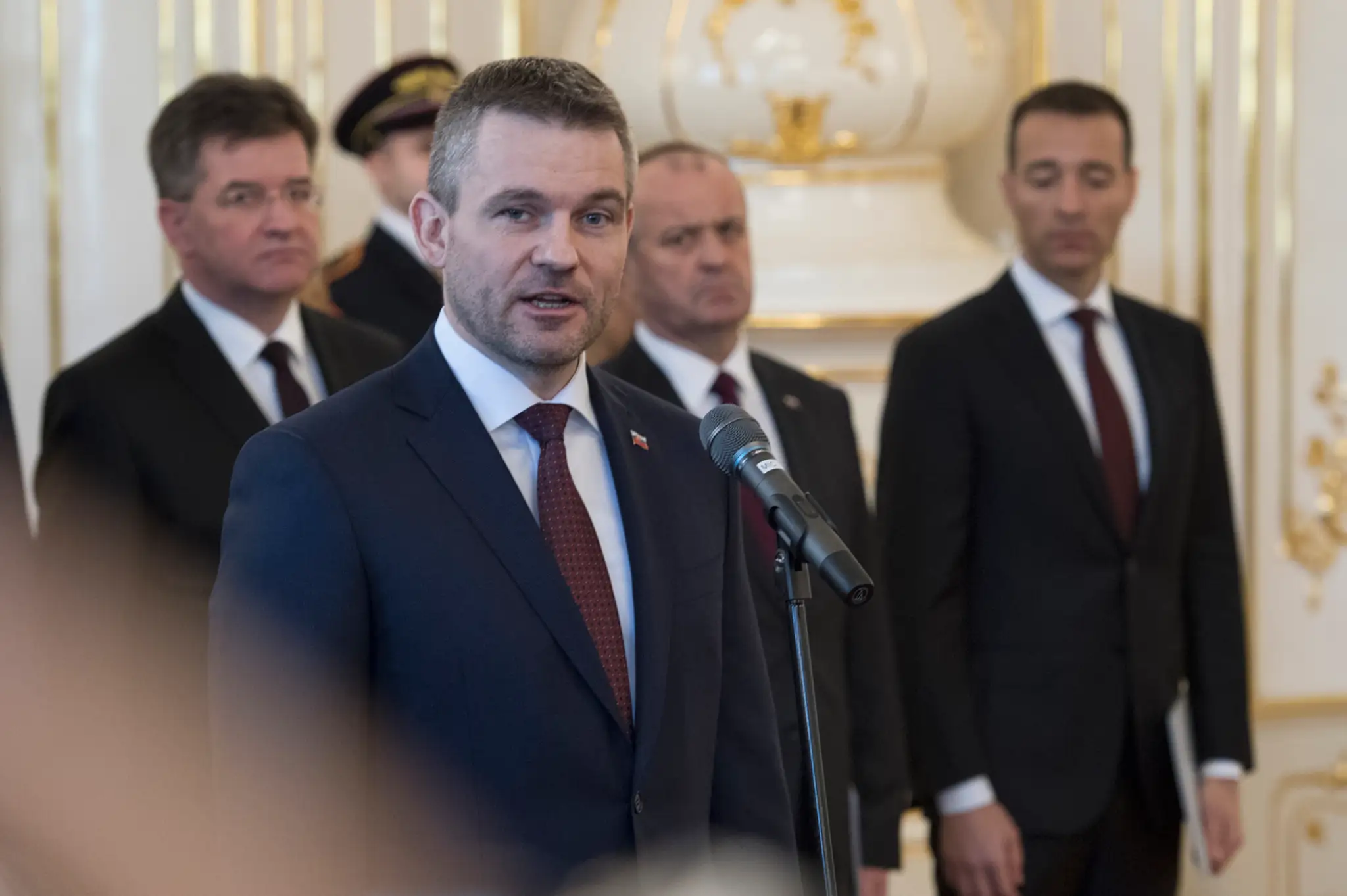 Na snímke v popredí novovymenovaný predseda vlády SR Peter Pellegrini